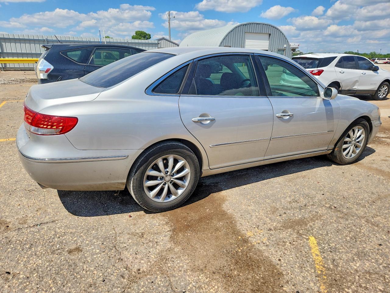 2006 Hyundai Azera Silver vin: KMHFC46F96A057025