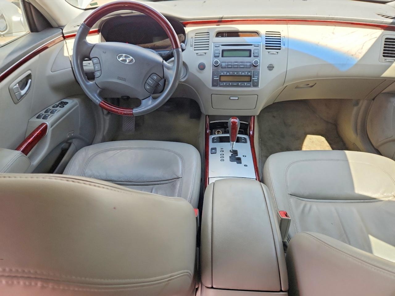 2006 Hyundai Azera Silver vin: KMHFC46F96A057025