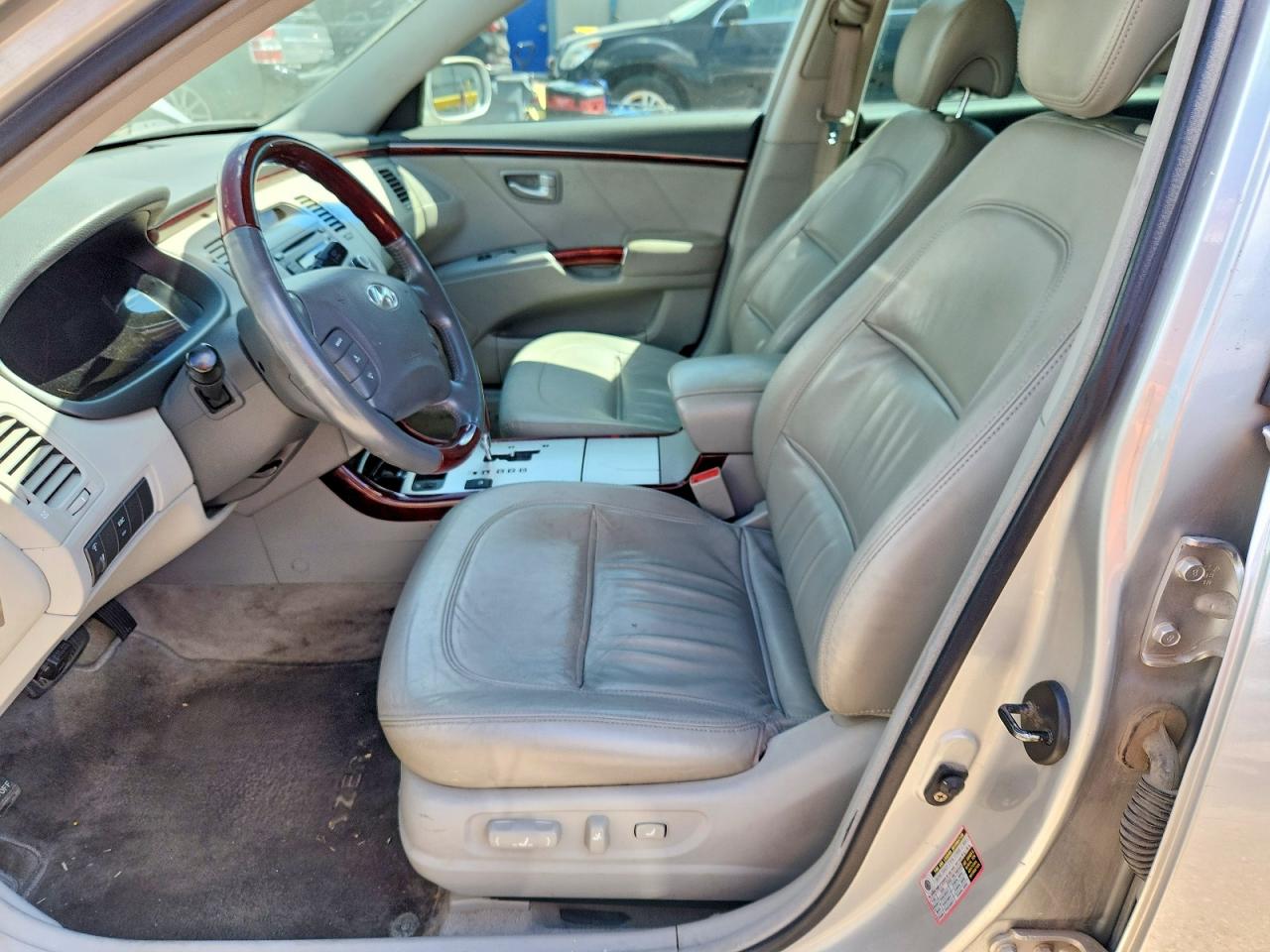 2006 Hyundai Azera Silver vin: KMHFC46F96A057025