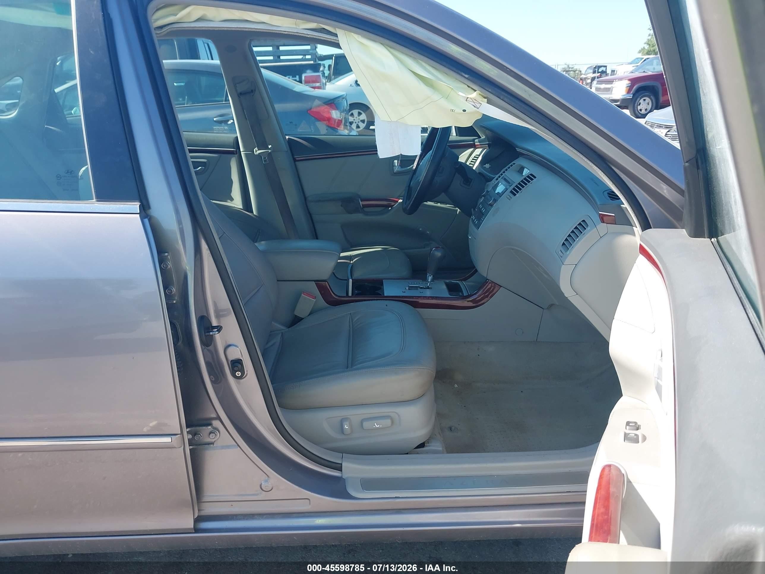 2006 Hyundai Azera Limited/se Silver vin: KMHFC46F96A060393