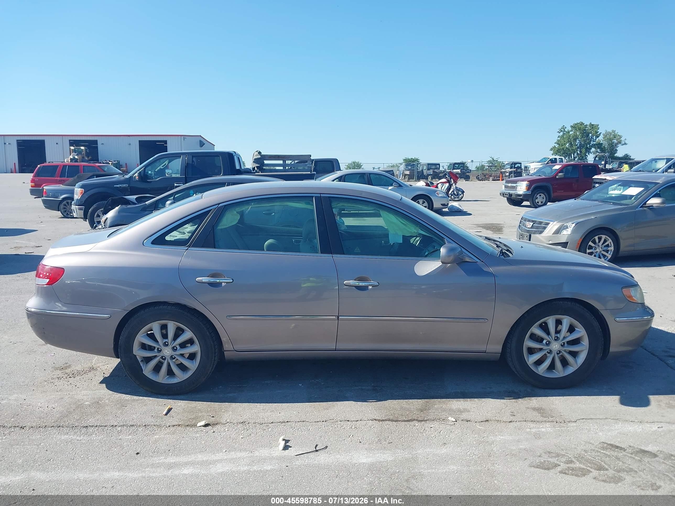 2006 Hyundai Azera Limited/se Silver vin: KMHFC46F96A060393