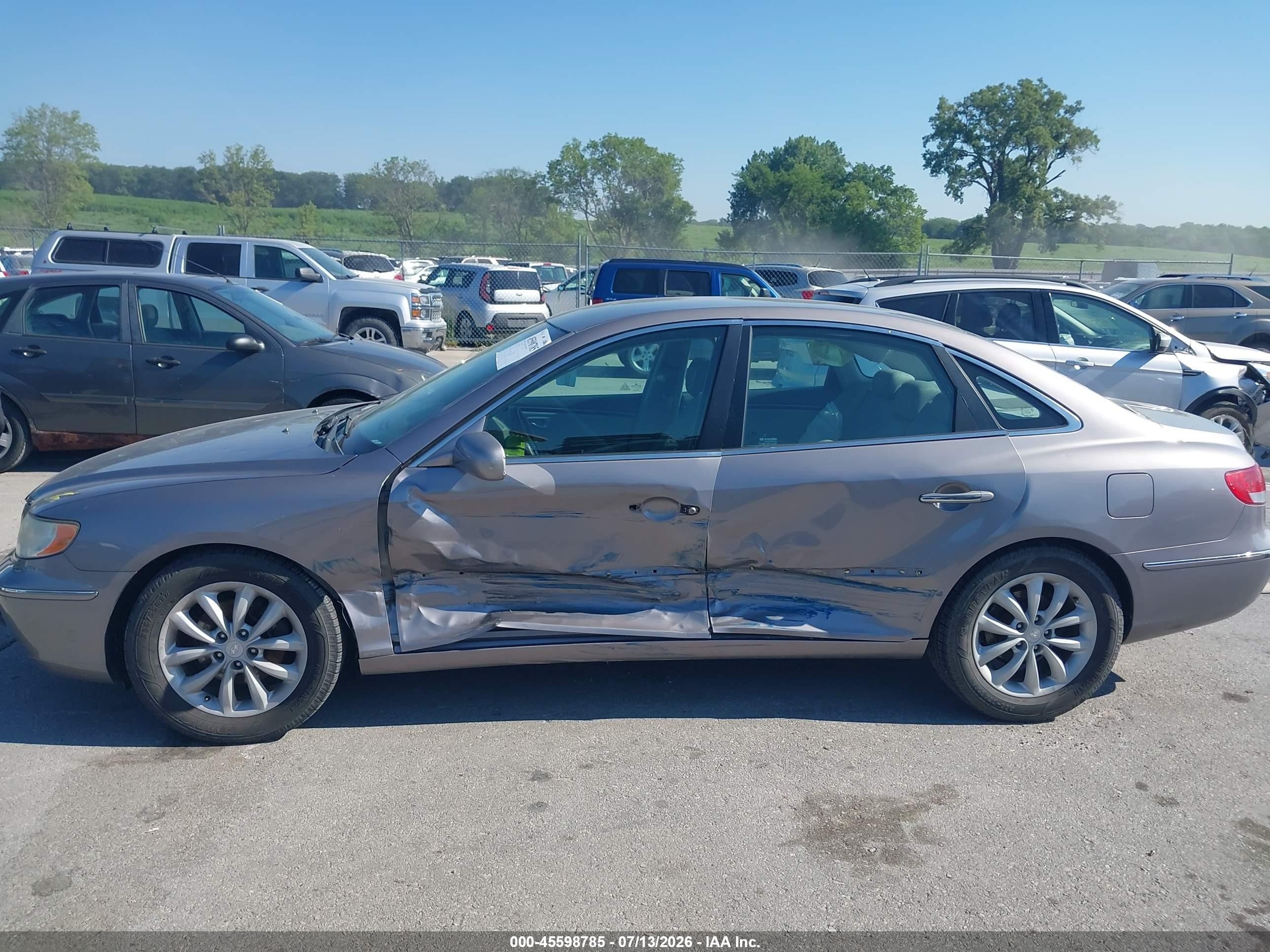 2006 Hyundai Azera Limited/se Silver vin: KMHFC46F96A060393