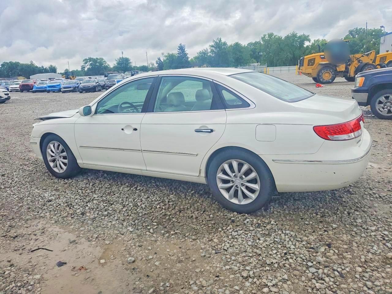 2006 Hyundai Azera White vin: KMHFC46F96A063522
