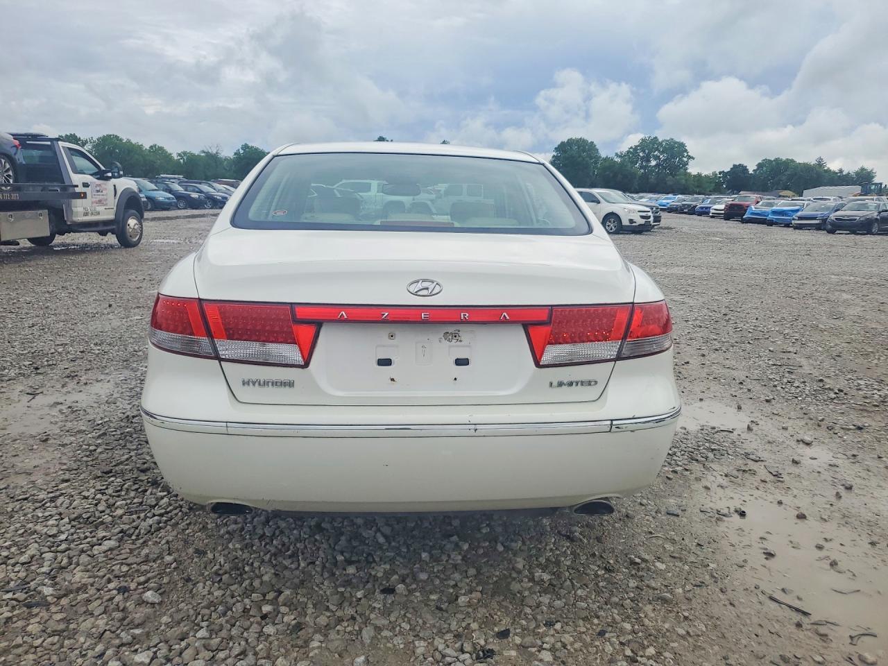 2006 Hyundai Azera White vin: KMHFC46F96A063522