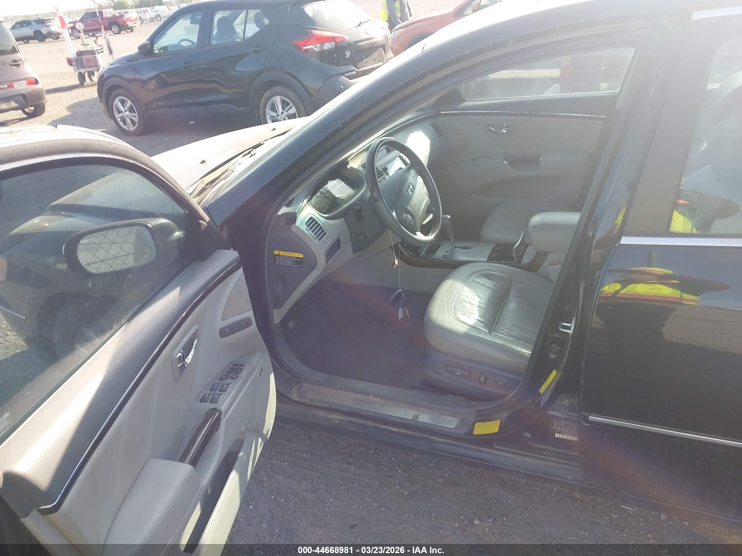 2009 Hyundai Azera Limited Black vin: KMHFC46F99A358348
