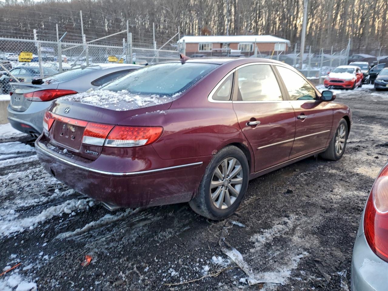 2009 Hyundai Azera Se Burgundy vin: KMHFC46F99A388630