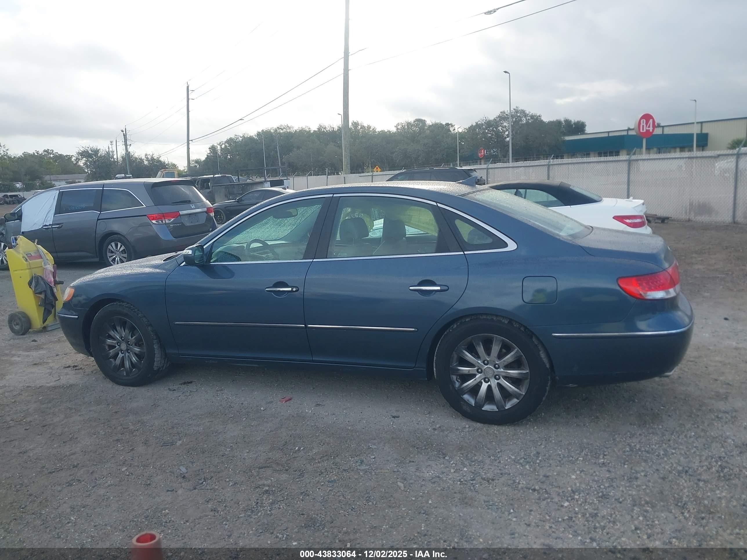 2009 Hyundai Azera Limited Blue vin: KMHFC46F99A392340
