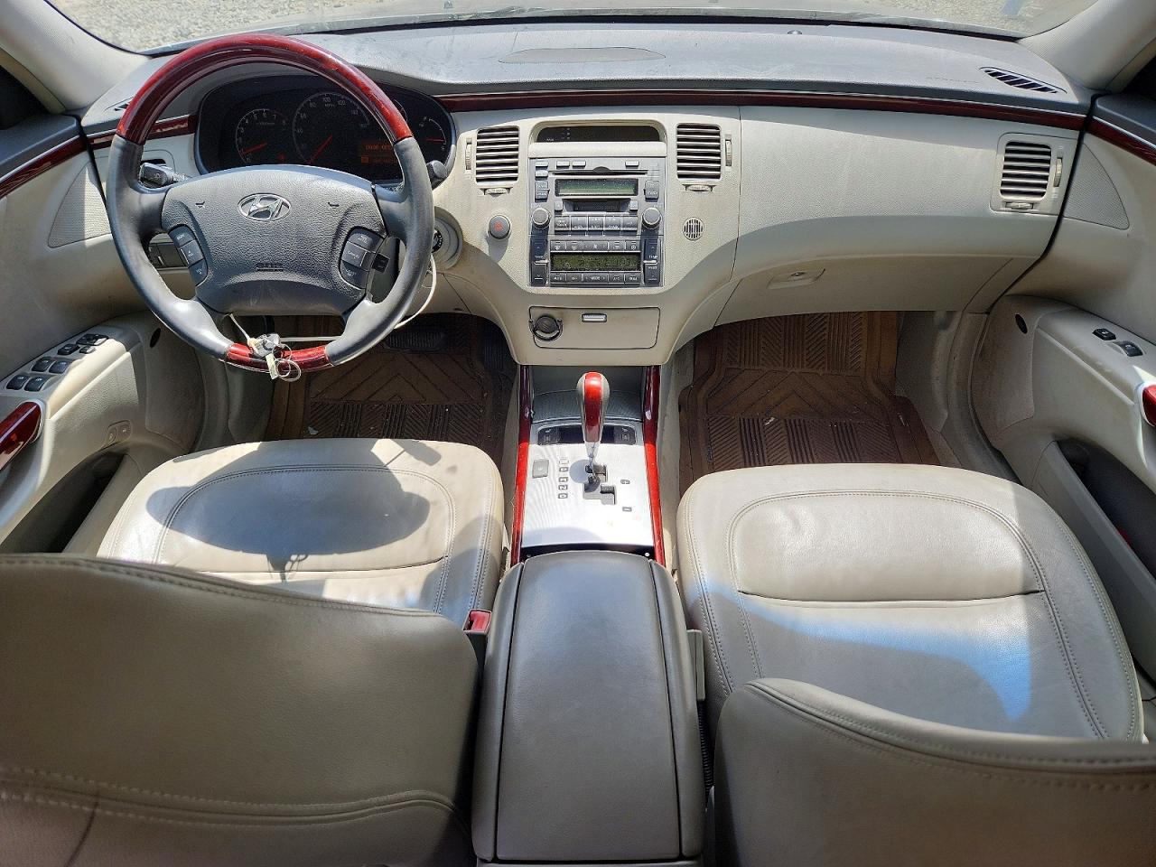 2006 Hyundai Azera Se Tan vin: KMHFC46FX6A085934