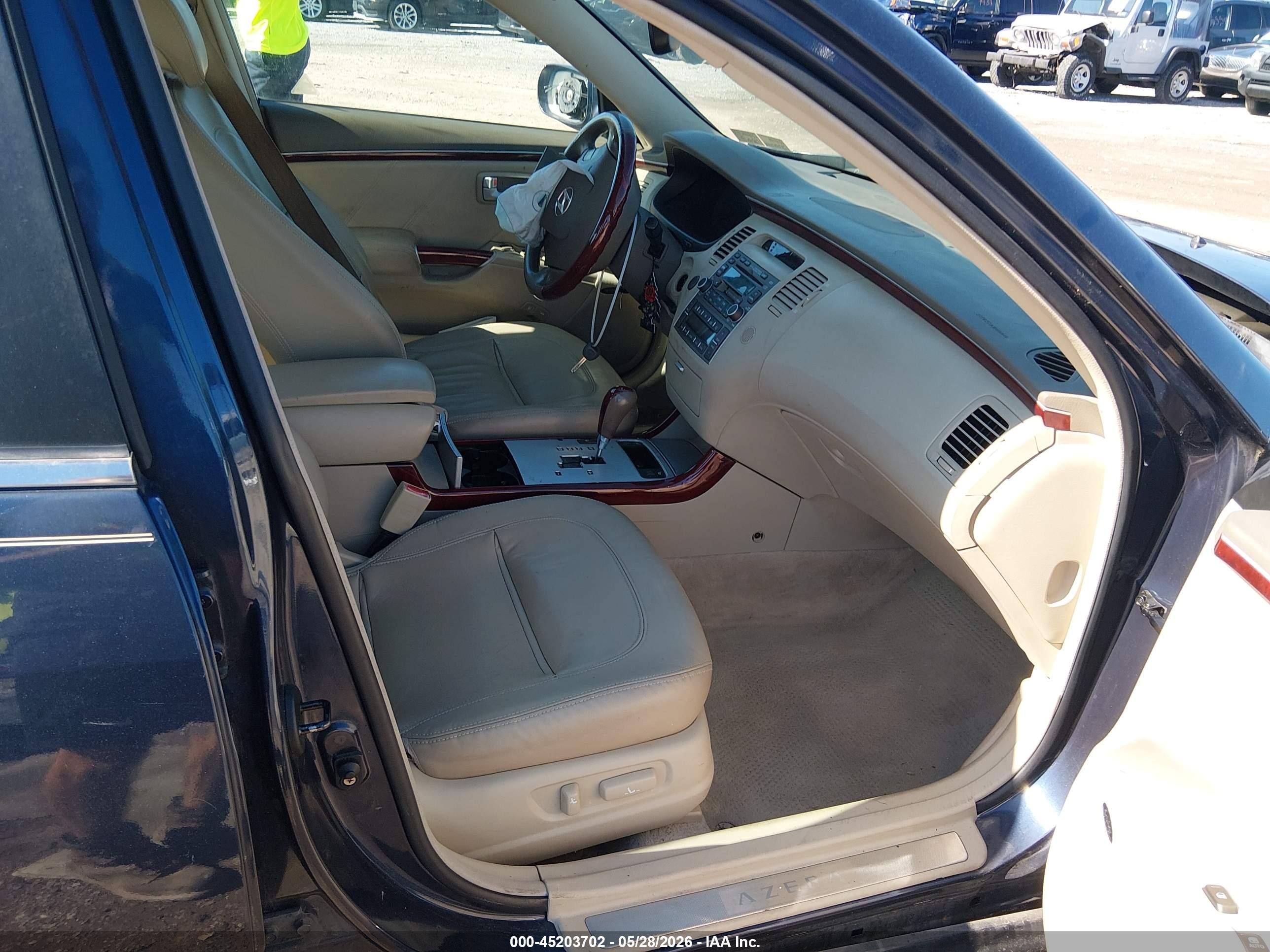 2006 Hyundai Azera Limited/se Blue vin: KMHFC46FX6A107382