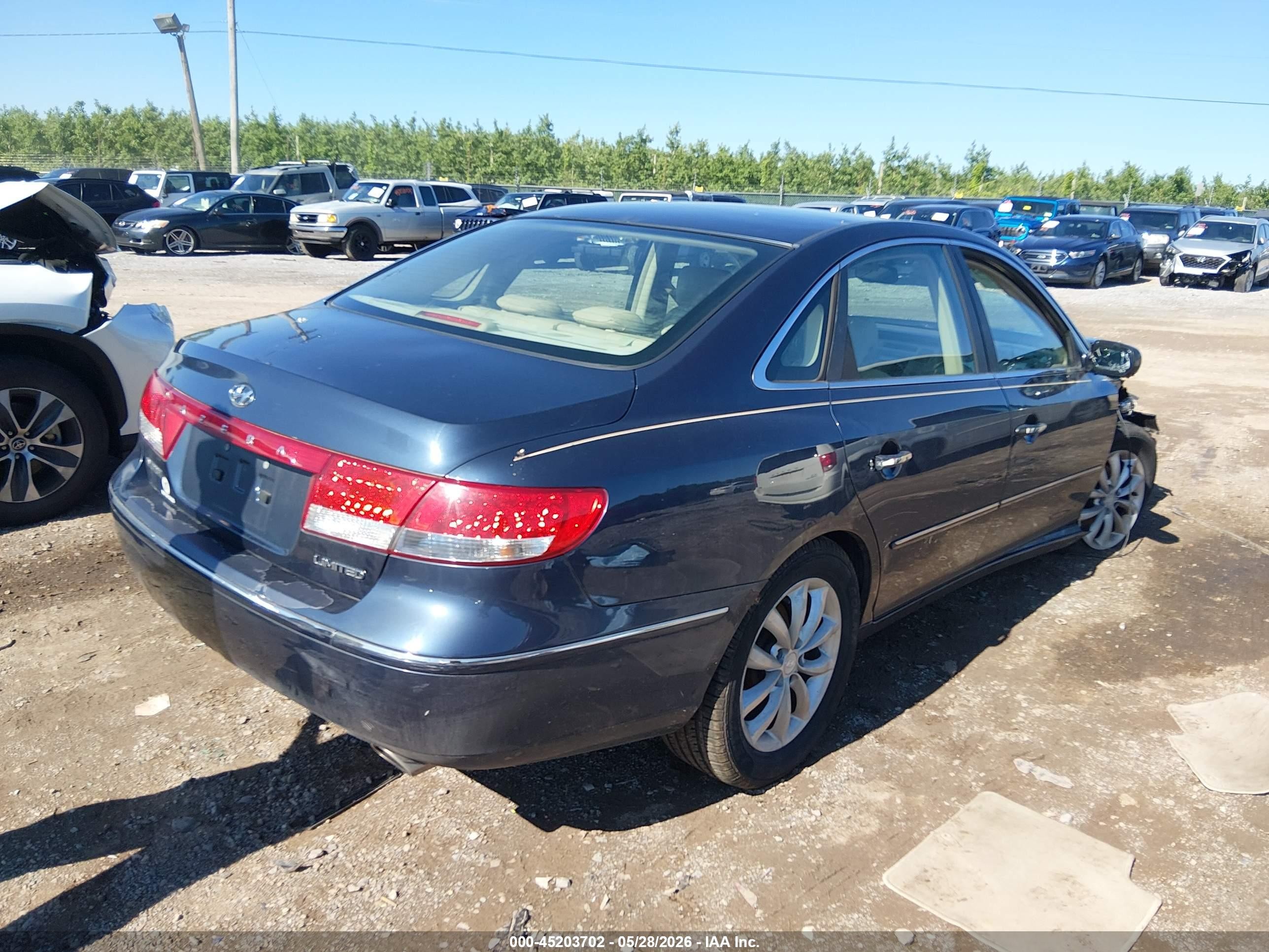 2006 Hyundai Azera Limited/se Blue vin: KMHFC46FX6A107382