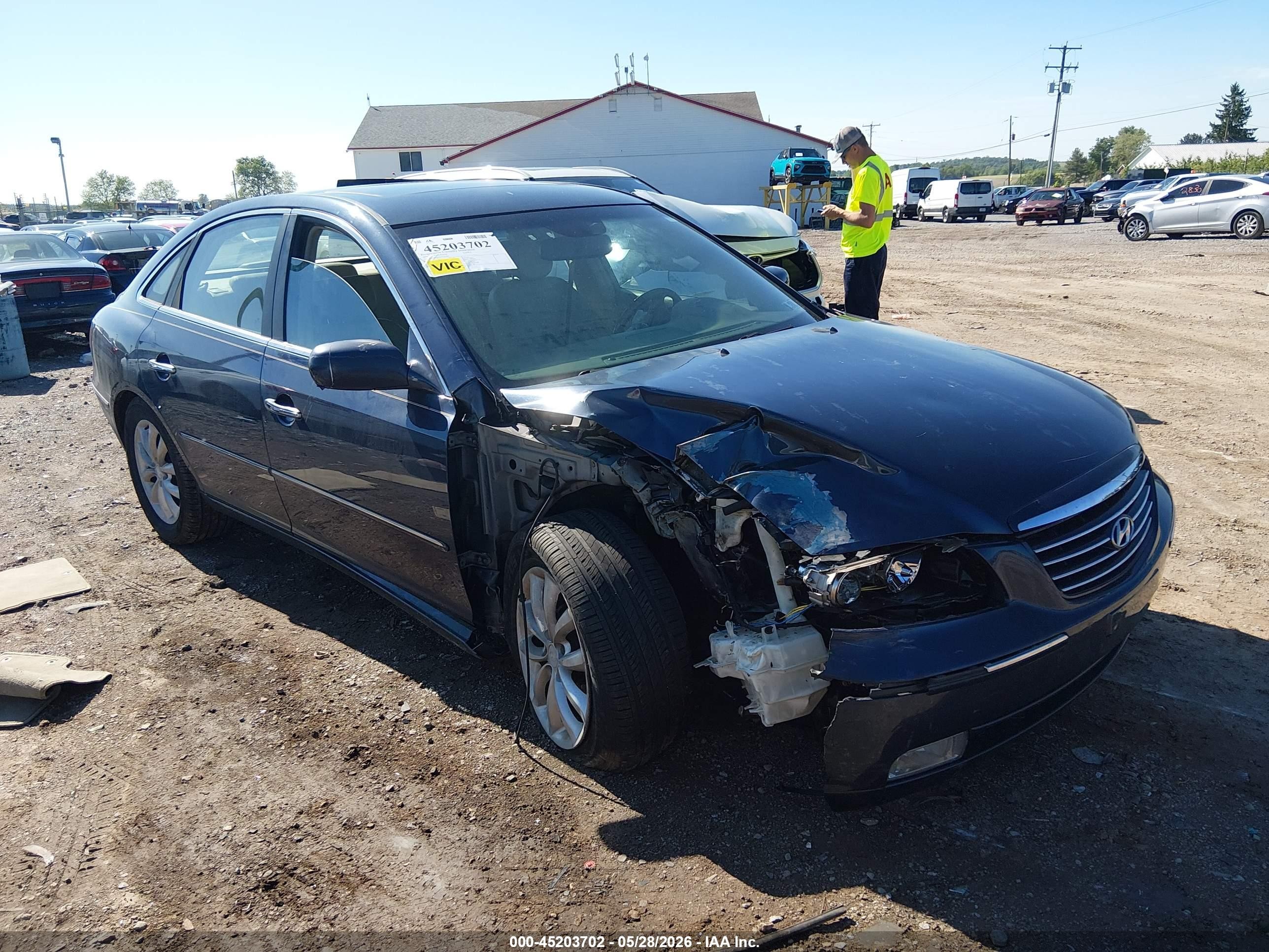 2006 Hyundai Azera Limited/se Blue vin: KMHFC46FX6A107382