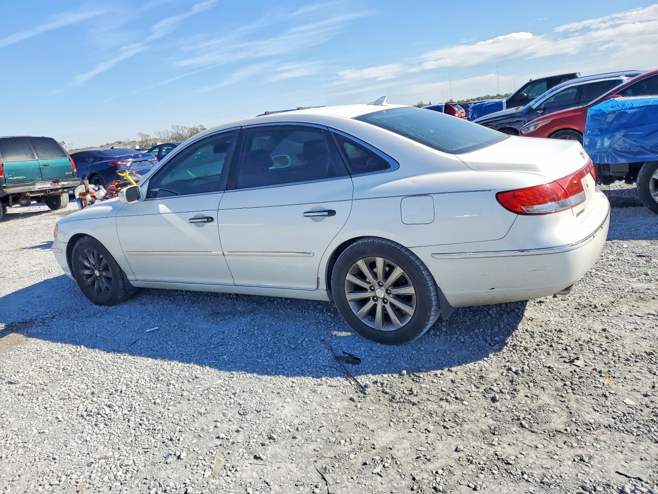2009 Hyundai Azera Se White vin: KMHFC46FX9A360495
