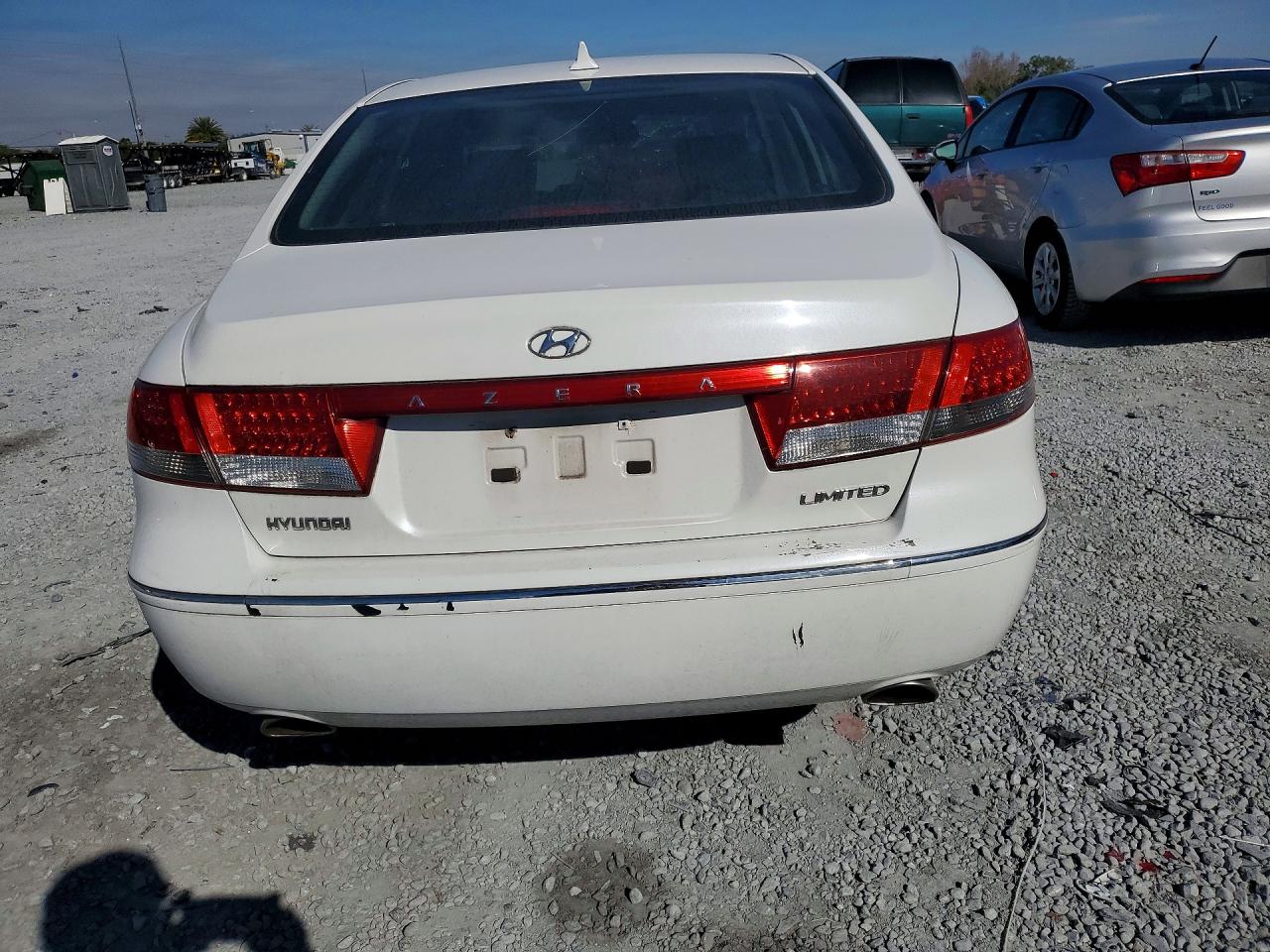 2009 Hyundai Azera Se White vin: KMHFC46FX9A360495