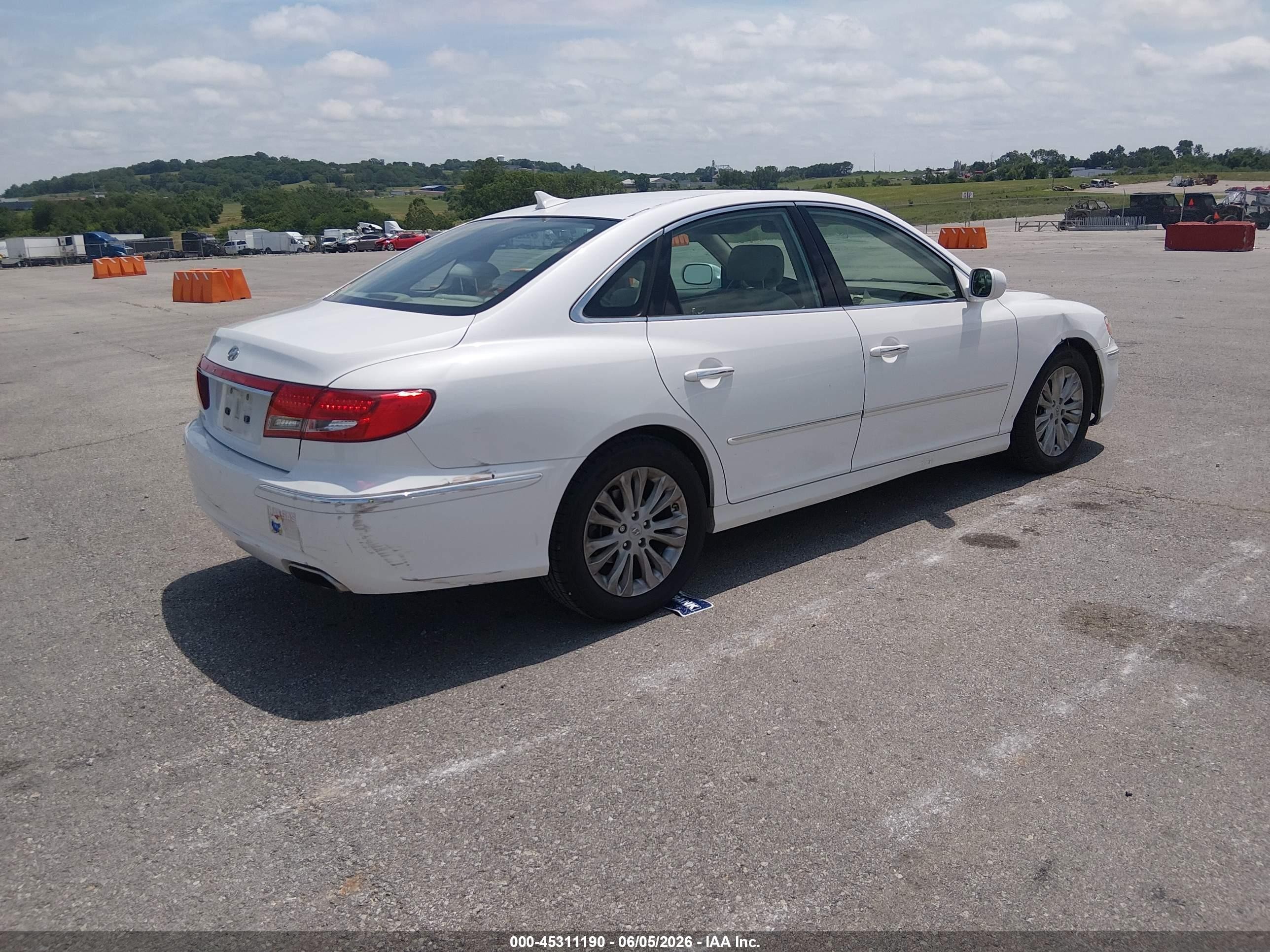 2011 Hyundai Azera Gls White vin: KMHFC4DD5BA544038