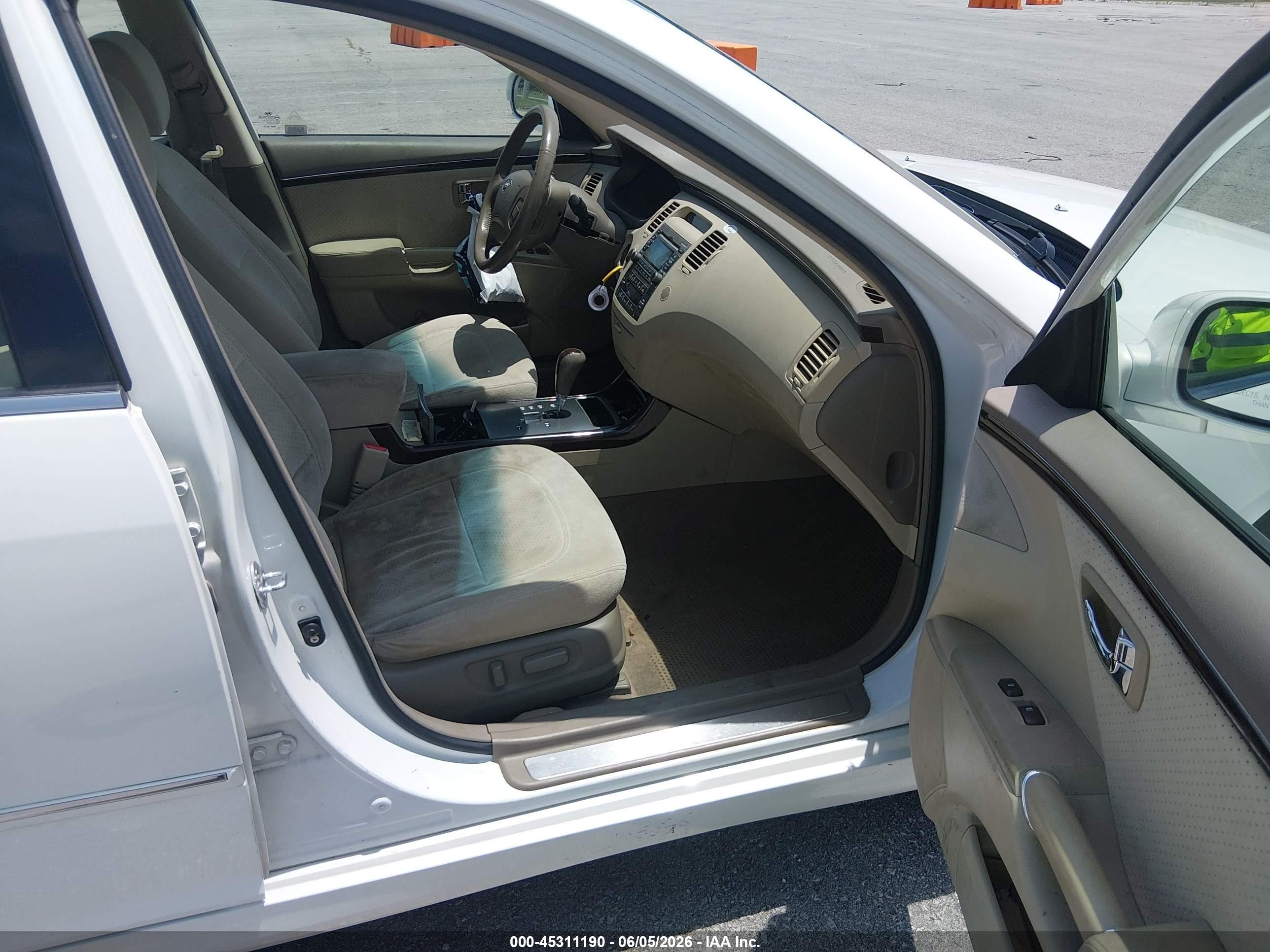 2011 Hyundai Azera Gls White vin: KMHFC4DD5BA544038