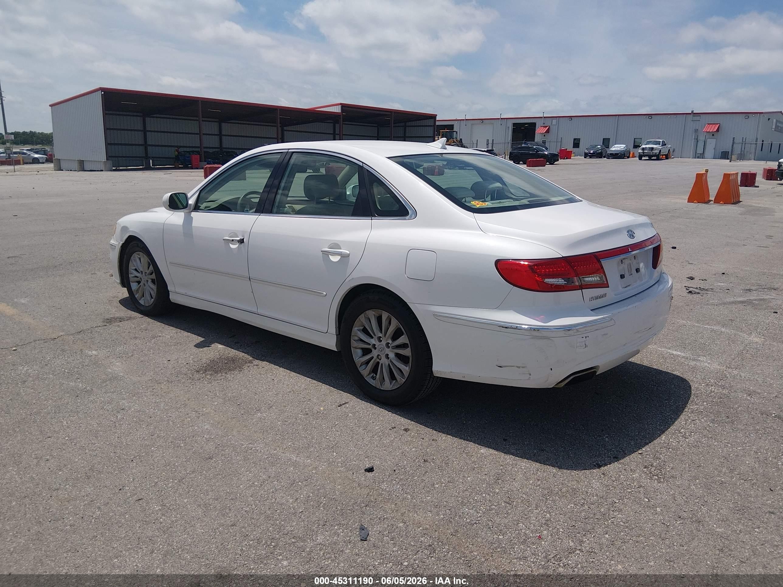 2011 Hyundai Azera Gls White vin: KMHFC4DD5BA544038