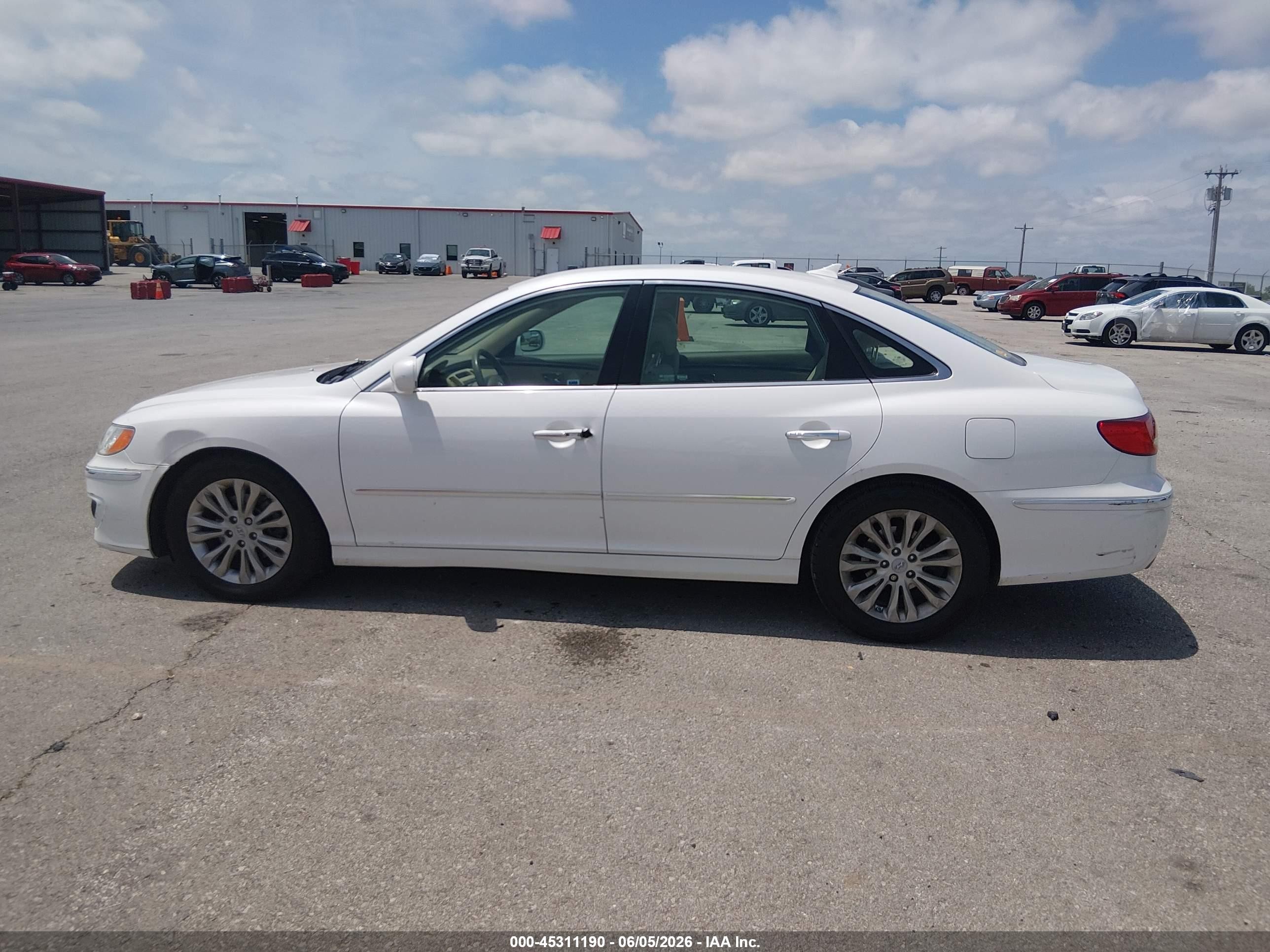 2011 Hyundai Azera Gls White vin: KMHFC4DD5BA544038