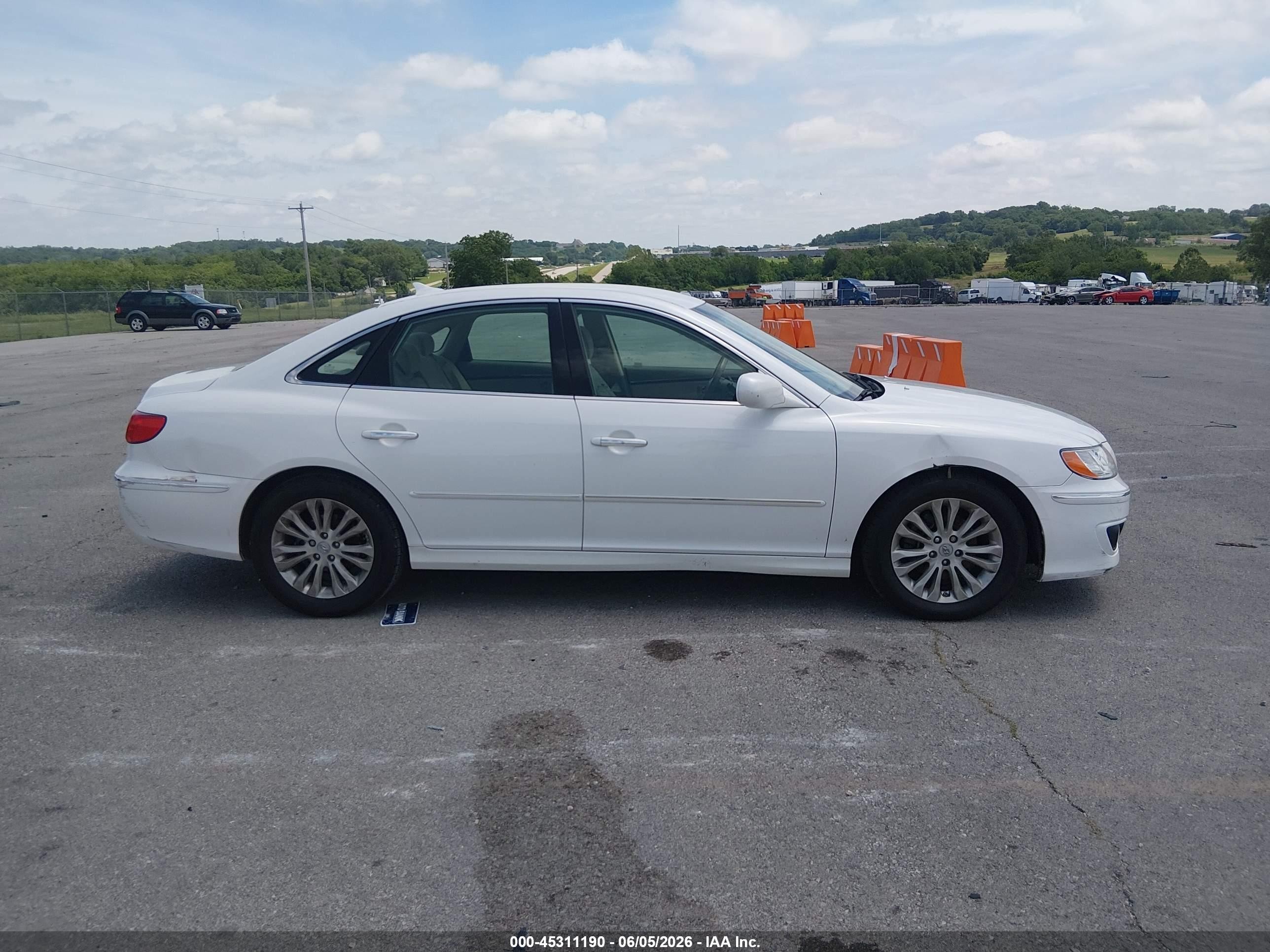 2011 Hyundai Azera Gls White vin: KMHFC4DD5BA544038