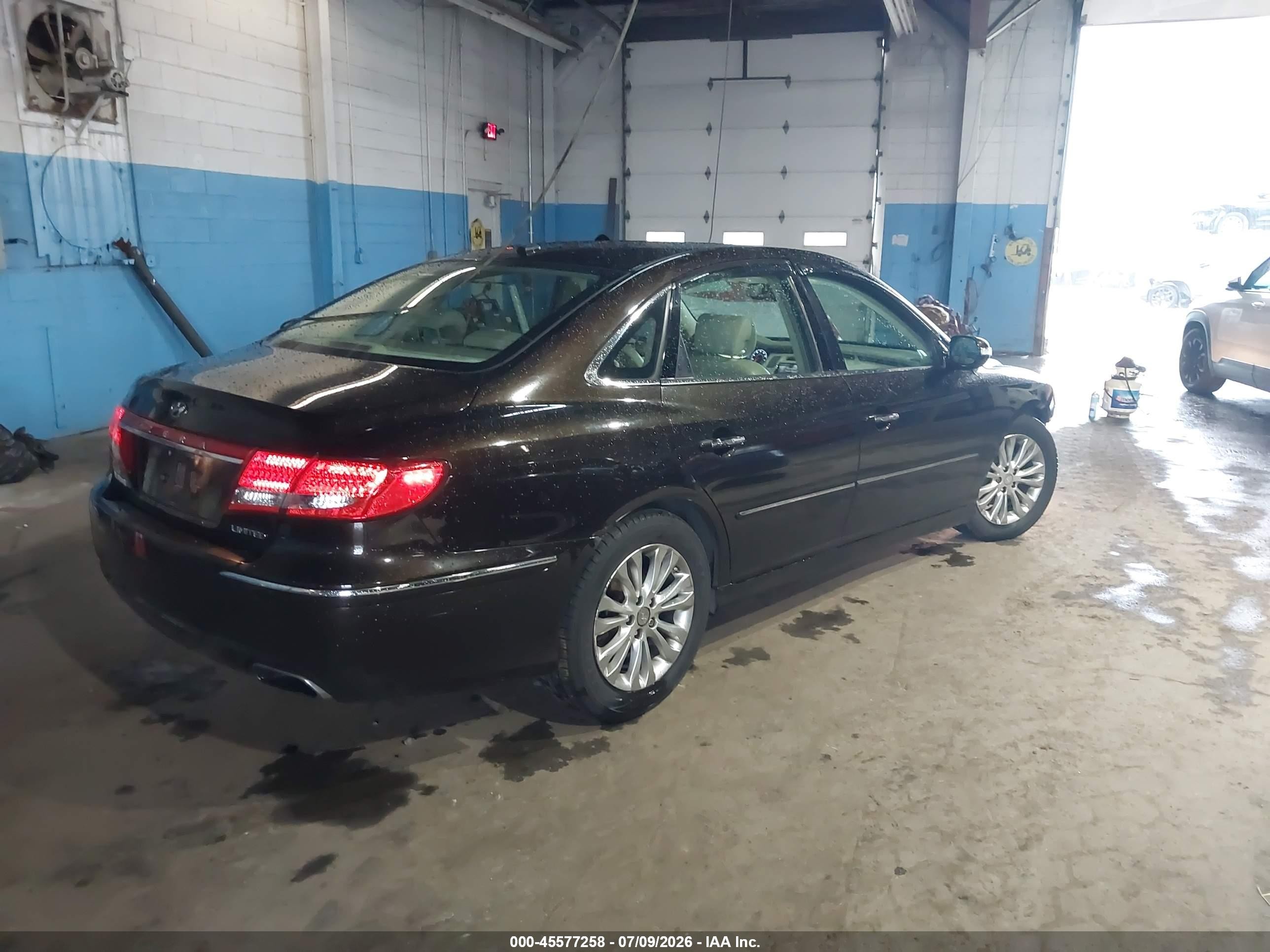 2011 Hyundai Azera Limited Коричневый vin: KMHFC4DF6BA526696