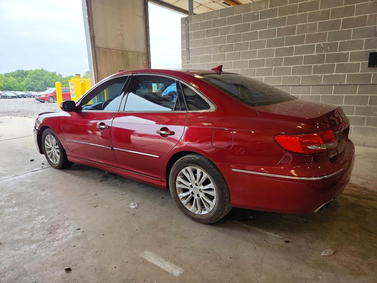 2011 Hyundai Azera Limited Red vin: KMHFC4DFXBA544313