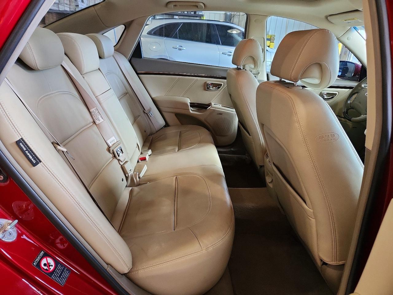 2011 Hyundai Azera Limited Red vin: KMHFC4DFXBA544313