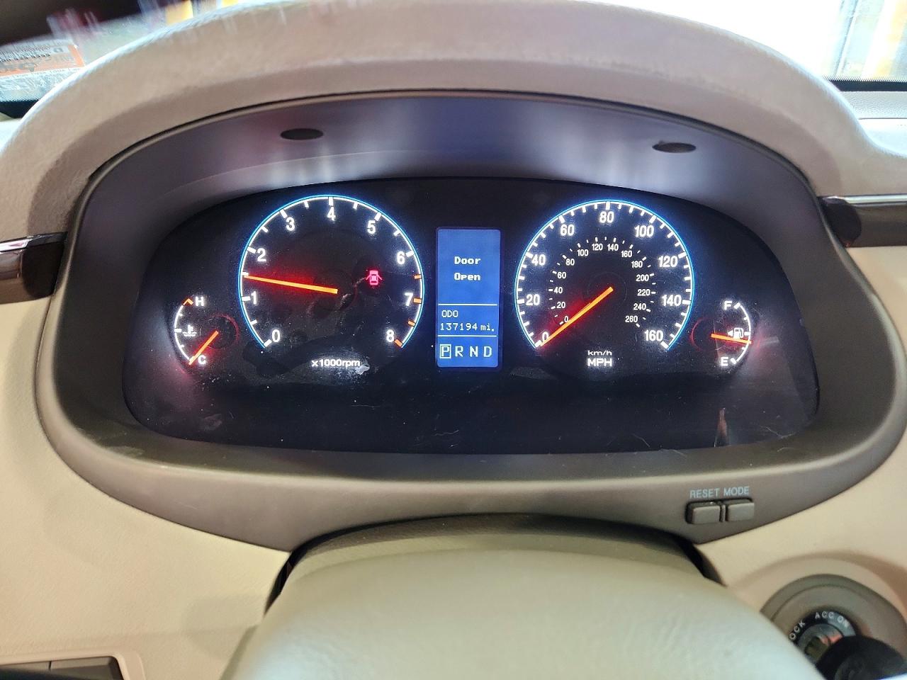 2011 Hyundai Azera Limited Red vin: KMHFC4DFXBA544313