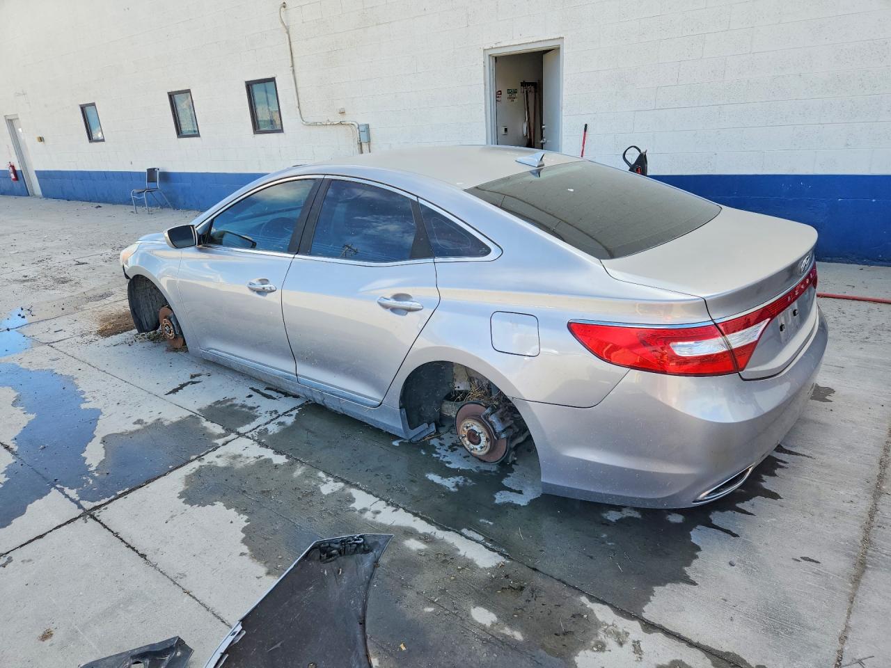 2012 Hyundai Azera Base Silver vin: KMHFG4JG1CA149875