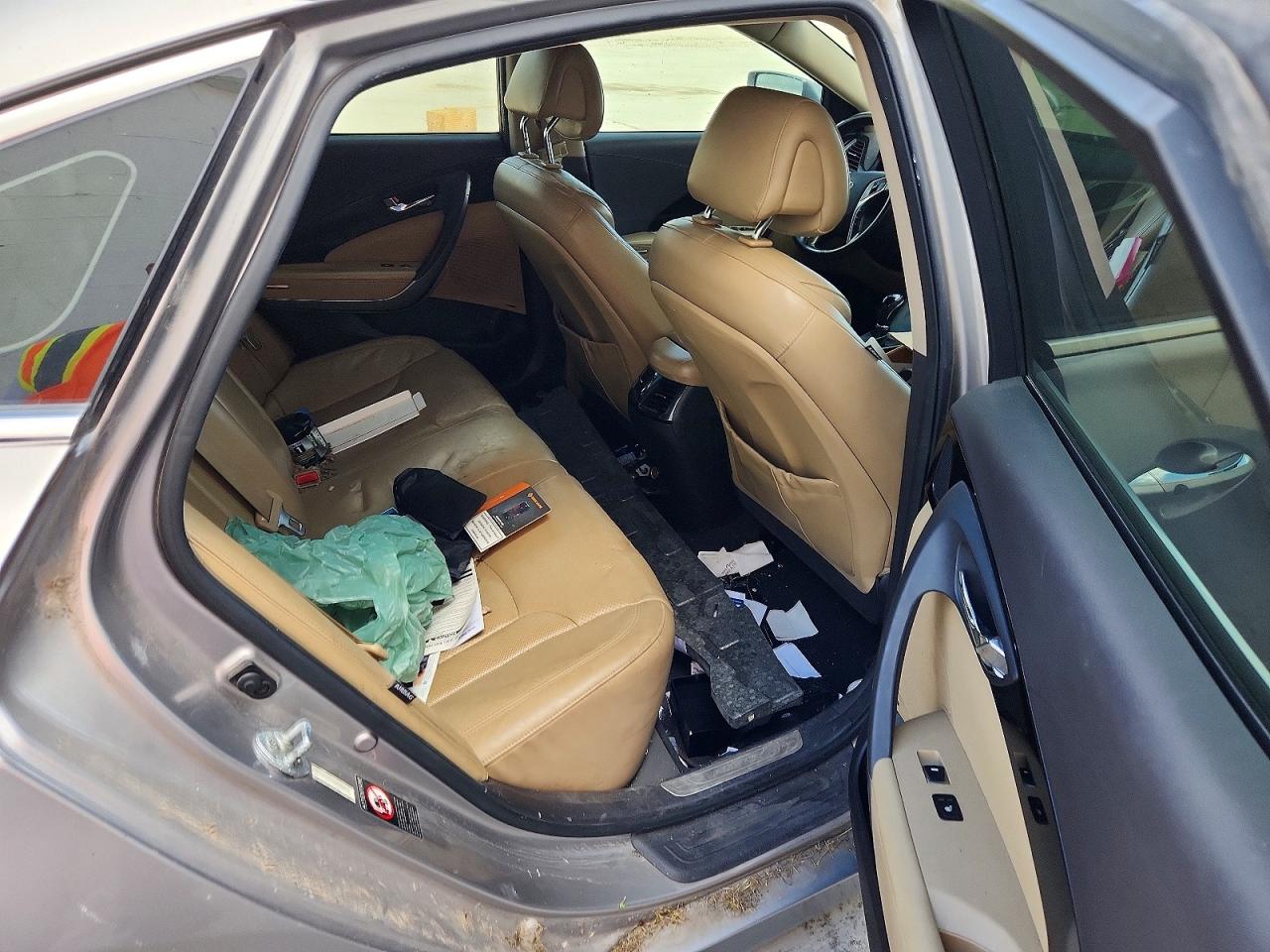 2012 Hyundai Azera Base Silver vin: KMHFG4JG1CA149875
