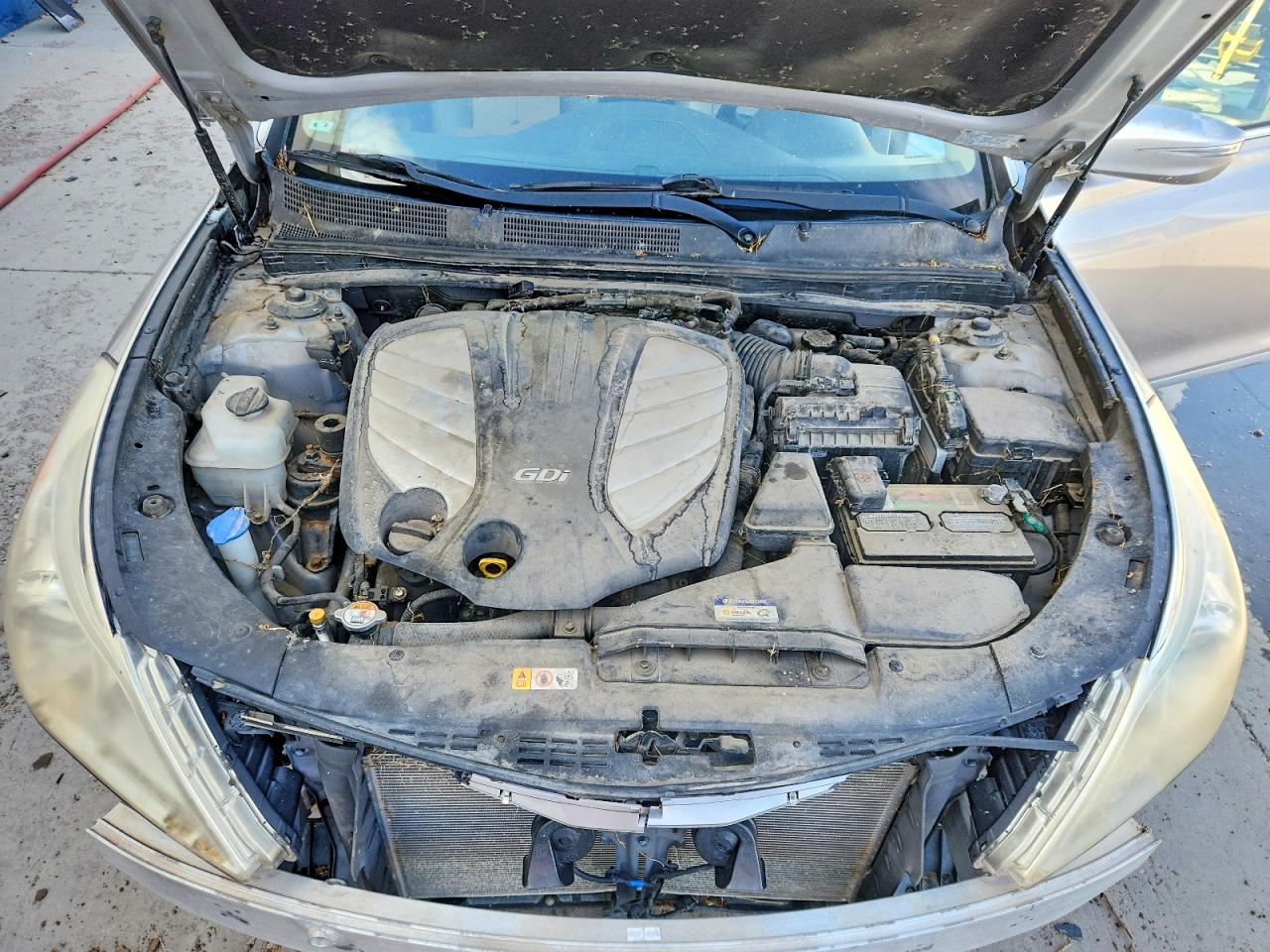 2012 Hyundai Azera Base Silver vin: KMHFG4JG1CA149875