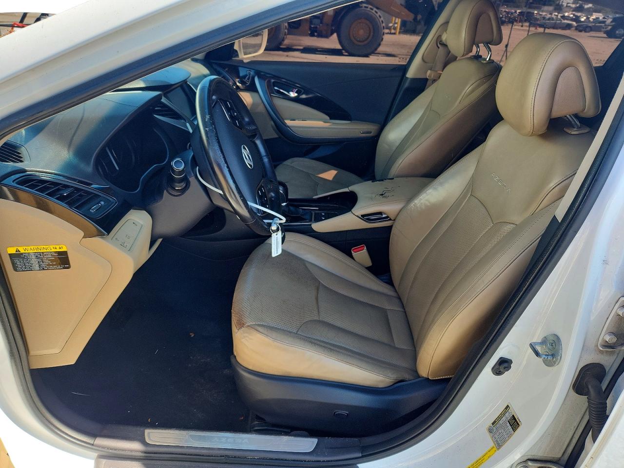 2012 Hyundai Azera Base White vin: KMHFG4JG1CA150427