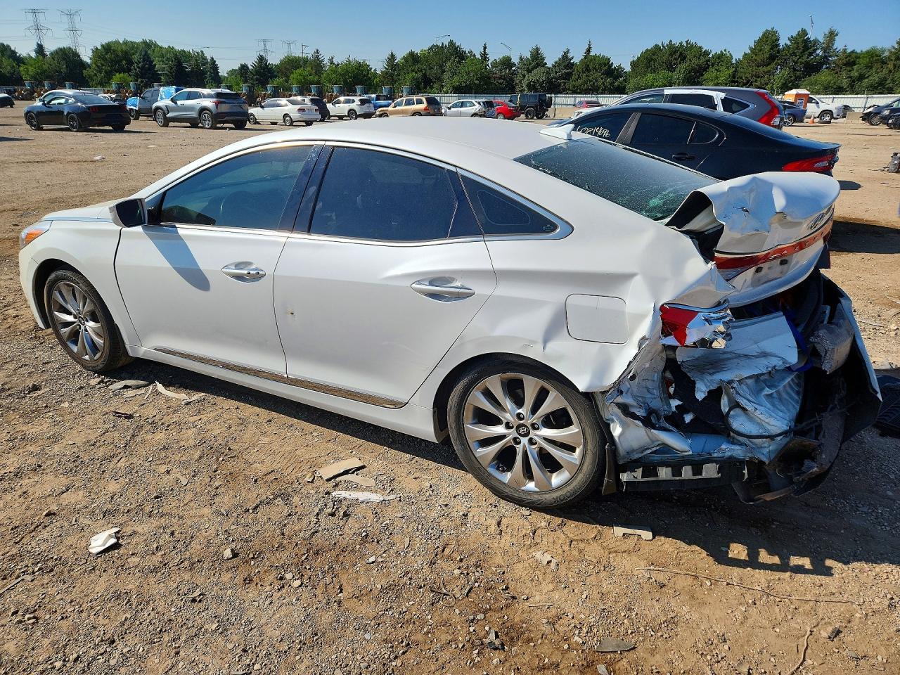 2013 Hyundai Azera Base White vin: KMHFG4JG1DA230747
