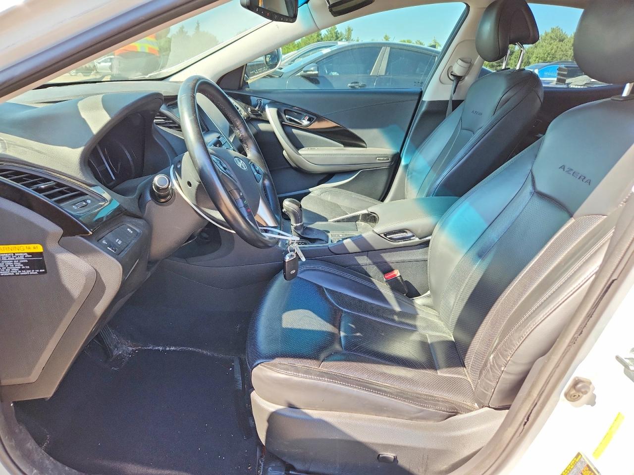 2013 Hyundai Azera Base White vin: KMHFG4JG1DA230747