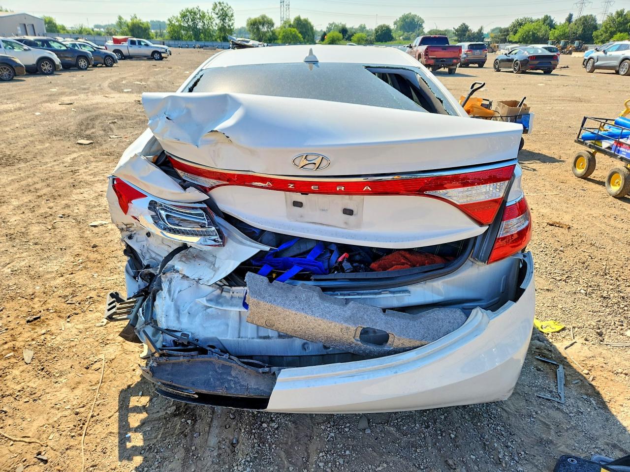 2013 Hyundai Azera Base White vin: KMHFG4JG1DA230747