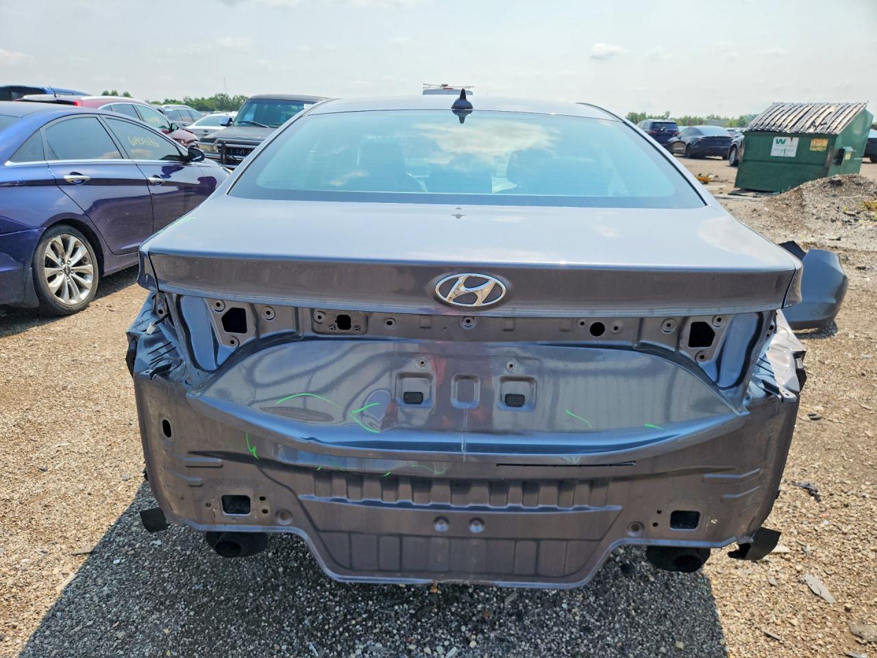 2012 Hyundai Azera Base Silver vin: KMHFG4JG2CA161047