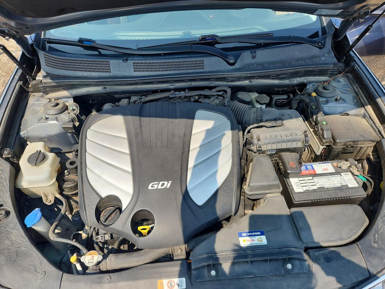 2012 Hyundai Azera Base Silver vin: KMHFG4JG2CA161047