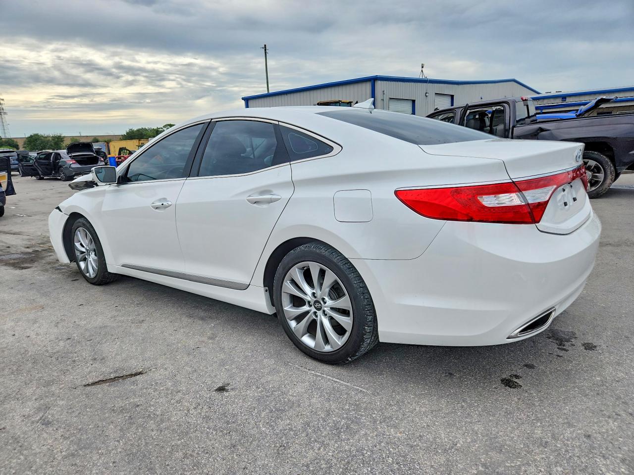 2014 Hyundai Azera Base Белый vin: KMHFG4JG2EA352132