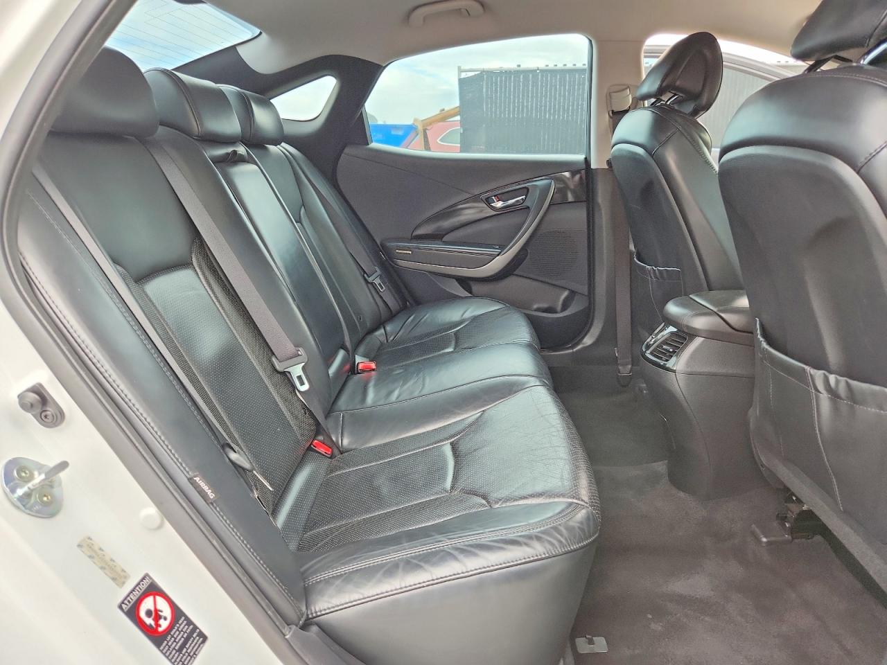 2014 Hyundai Azera Base Белый vin: KMHFG4JG2EA352132