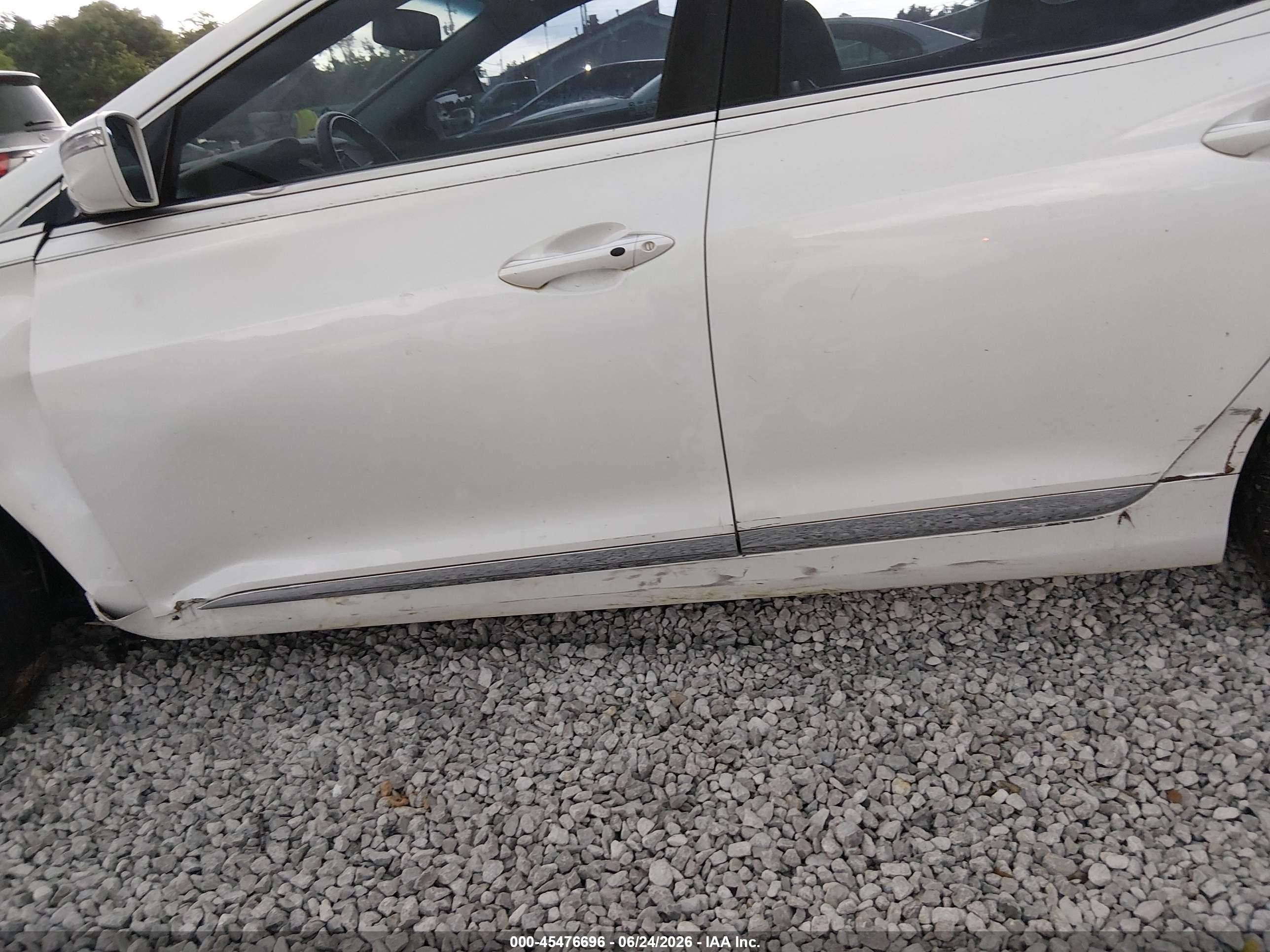 2014 Hyundai Azera   White vin: KMHFG4JG3EA348607