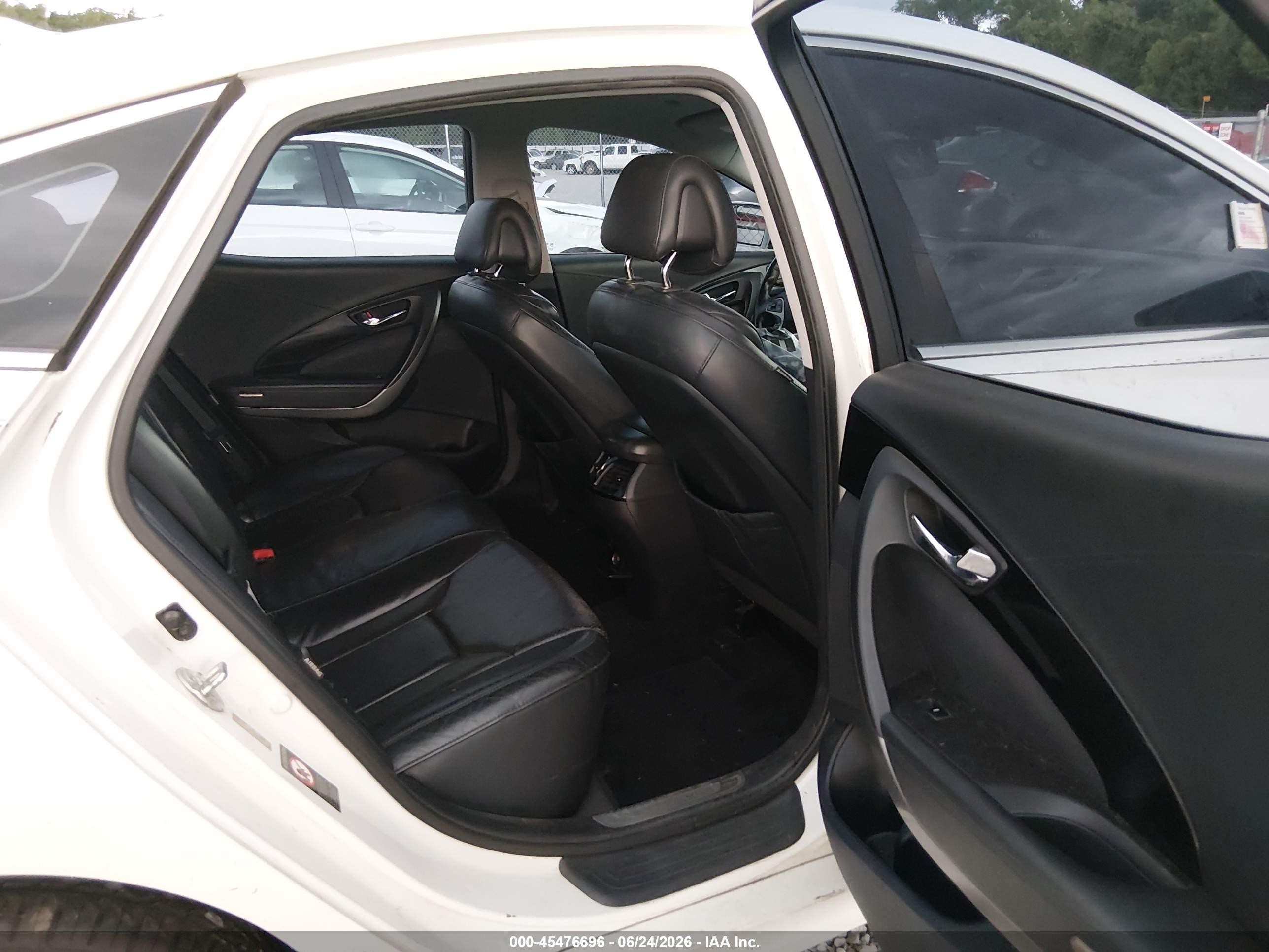 2014 Hyundai Azera   White vin: KMHFG4JG3EA348607