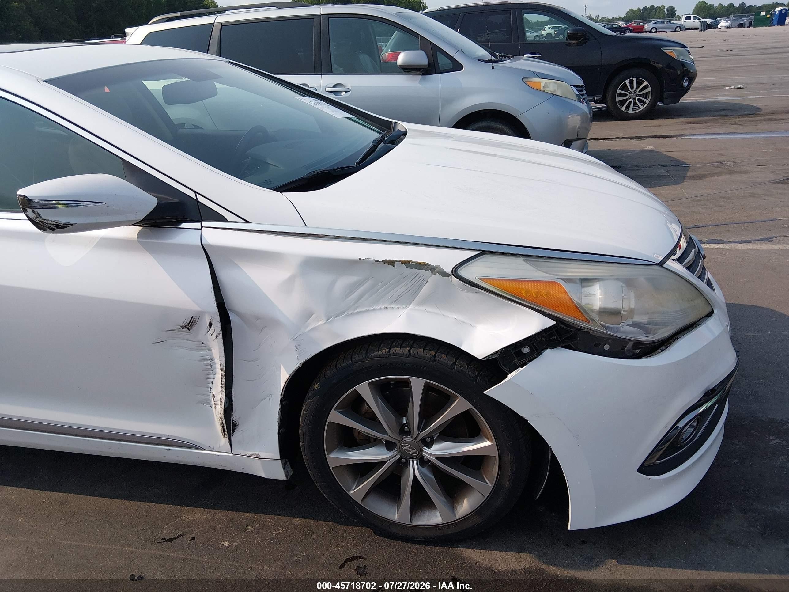 2015 Hyundai Azera   White vin: KMHFG4JG3FA477786
