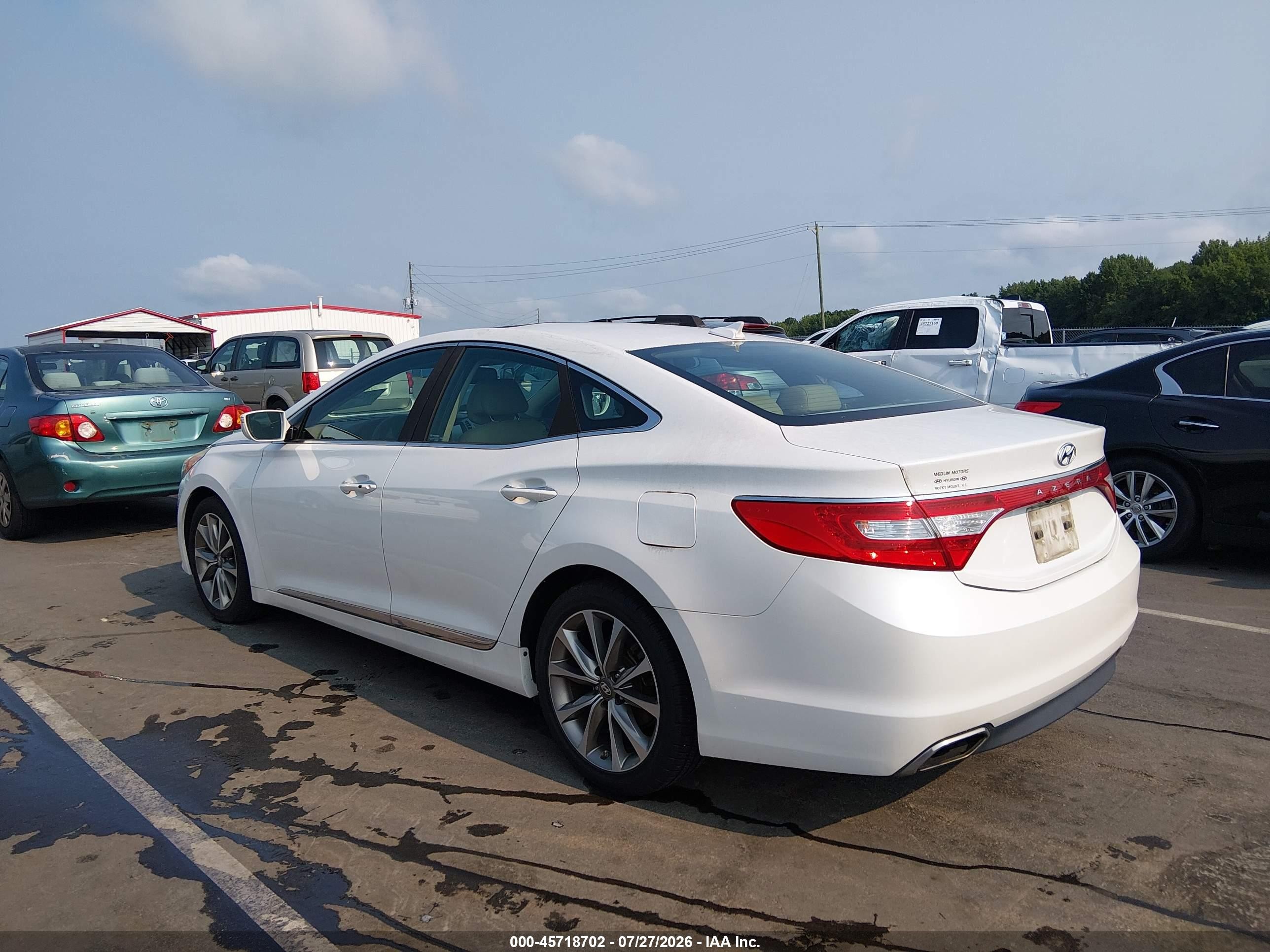 2015 Hyundai Azera   White vin: KMHFG4JG3FA477786