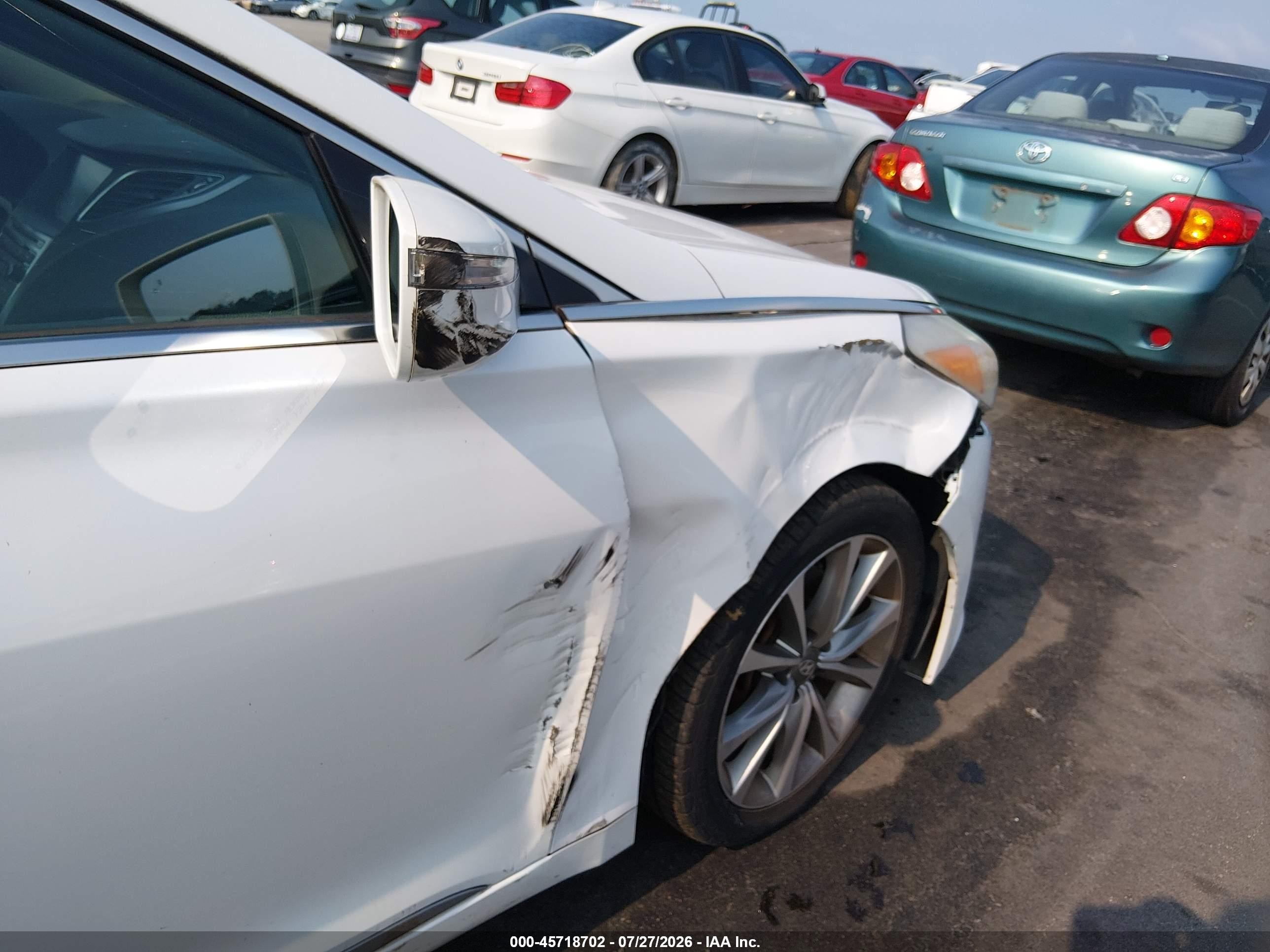 2015 Hyundai Azera   White vin: KMHFG4JG3FA477786