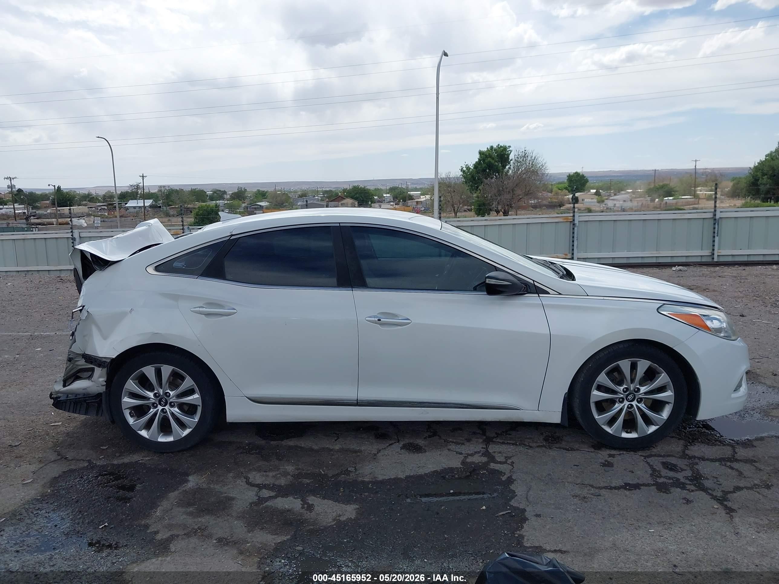 2012 Hyundai Azera White vin: KMHFG4JG5CA181633