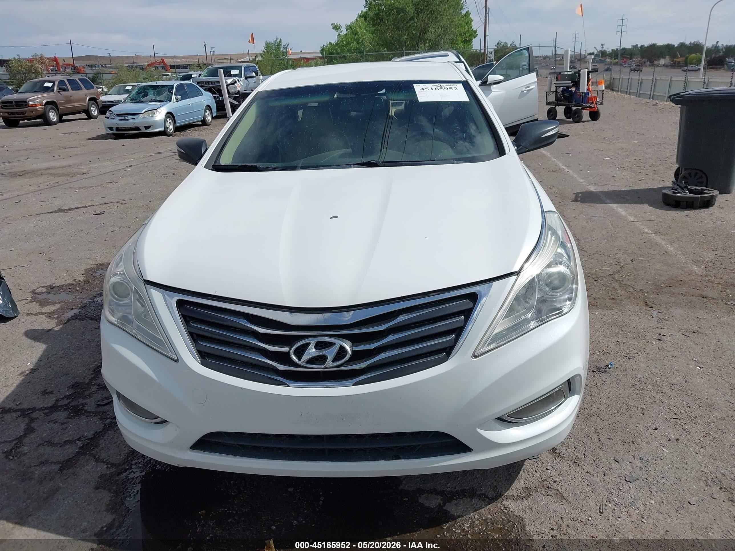 2012 Hyundai Azera White vin: KMHFG4JG5CA181633