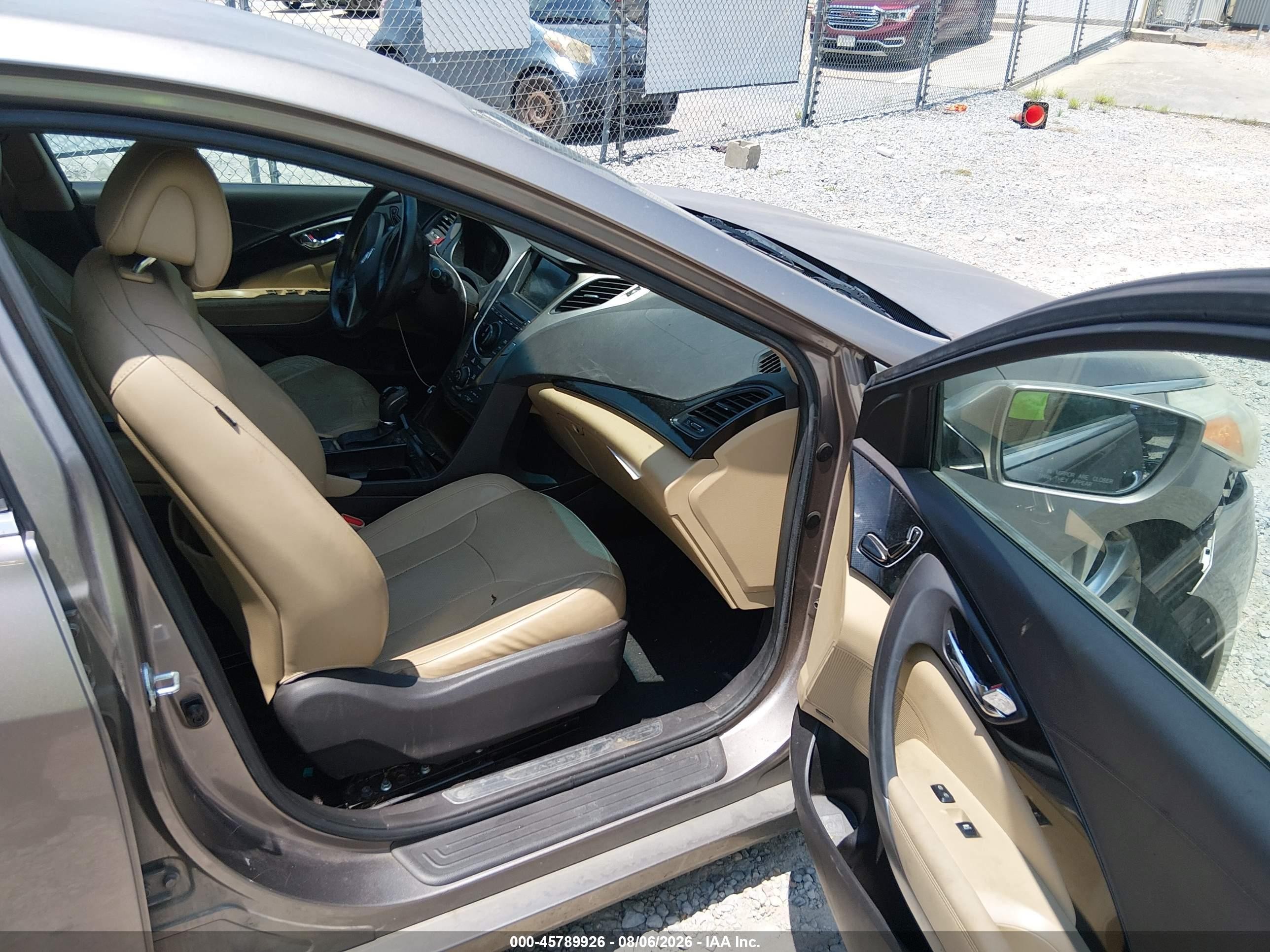 2012 Hyundai Azera   White vin: KMHFG4JG5CA186685