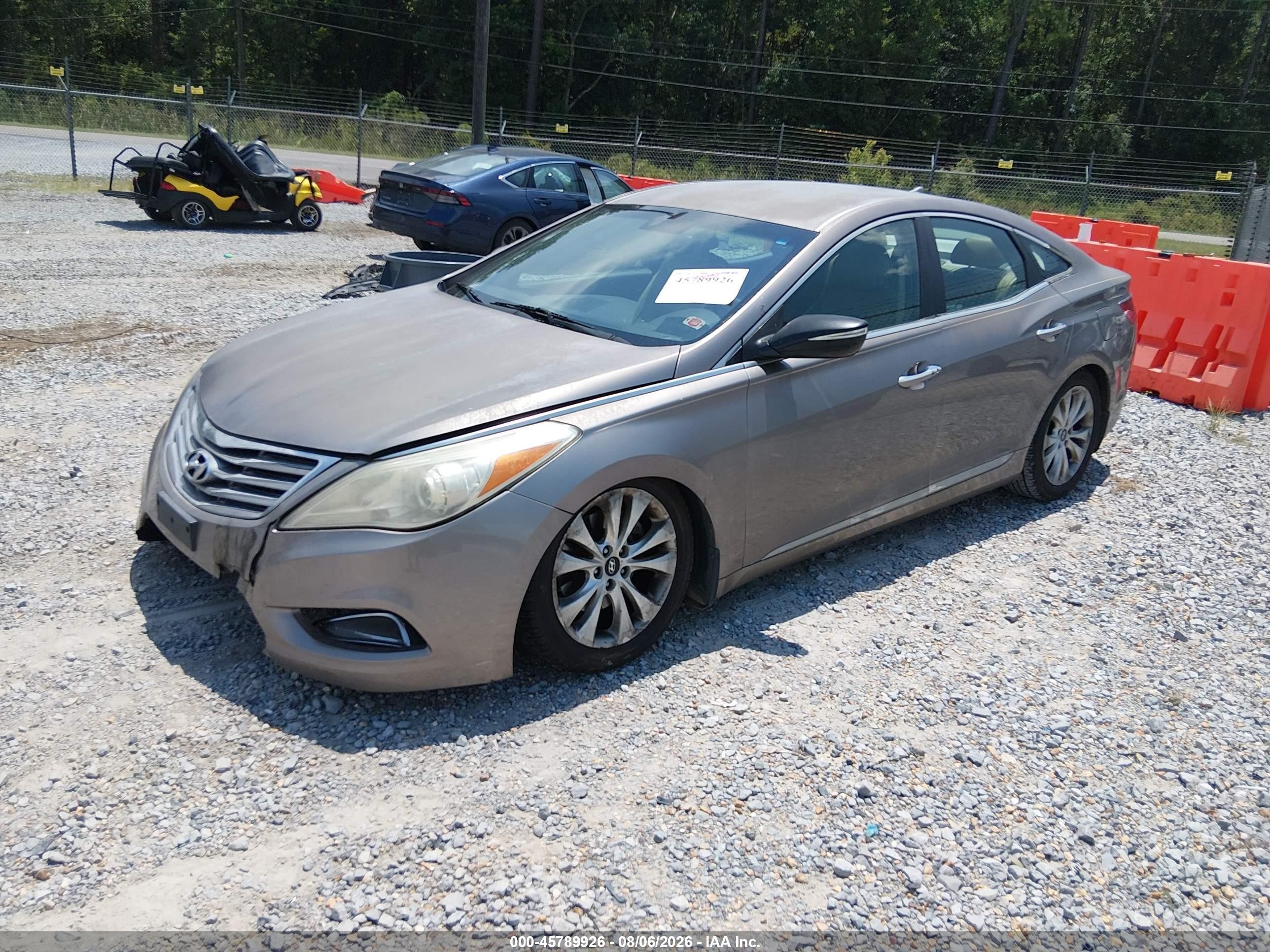 2012 Hyundai Azera   White vin: KMHFG4JG5CA186685
