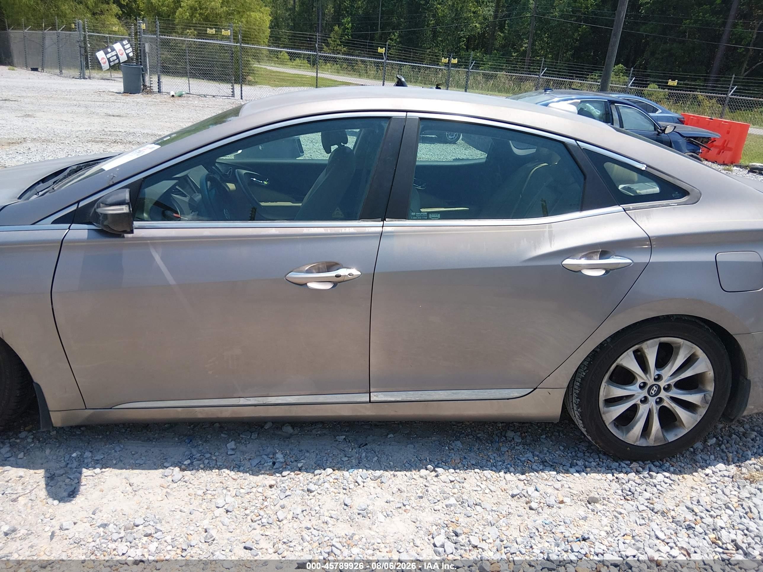 2012 Hyundai Azera   White vin: KMHFG4JG5CA186685