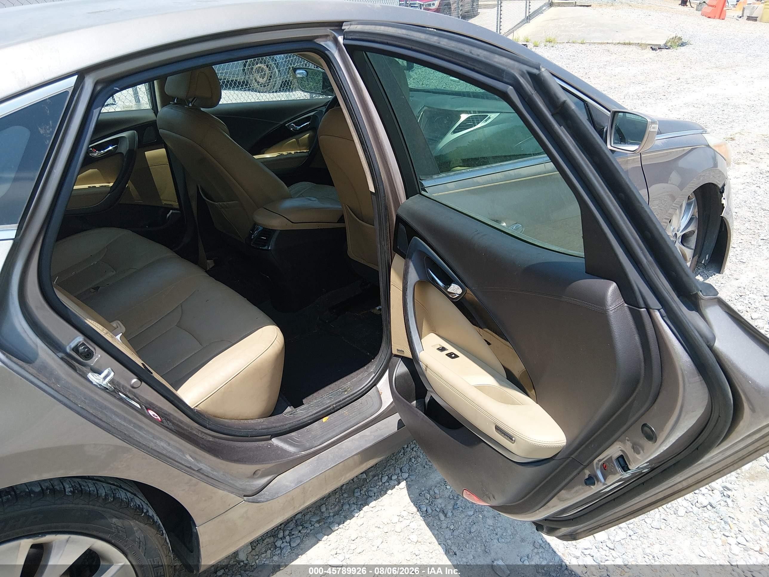 2012 Hyundai Azera   White vin: KMHFG4JG5CA186685