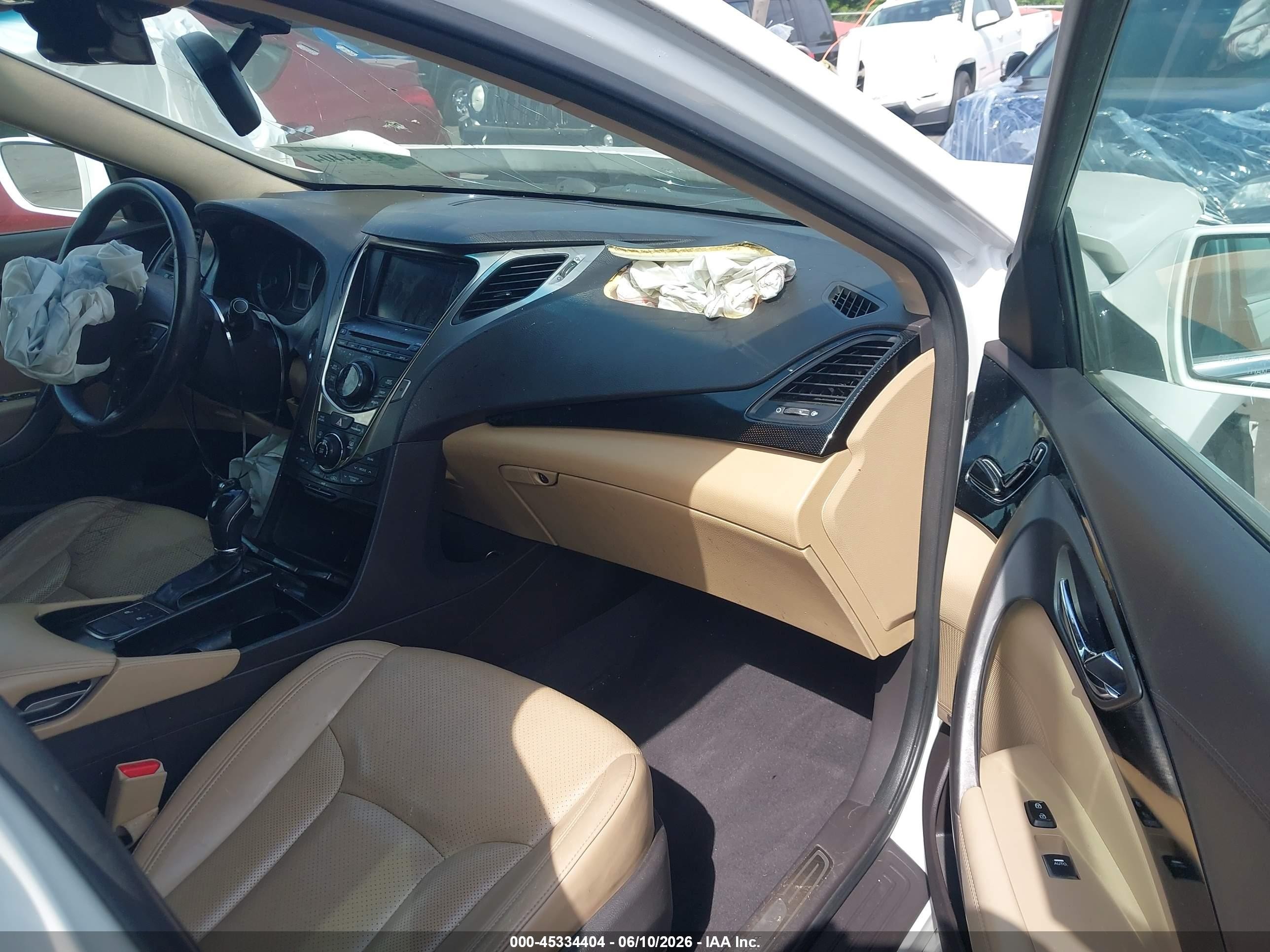 2012 Hyundai Azera White vin: KMHFG4JG7CA134426