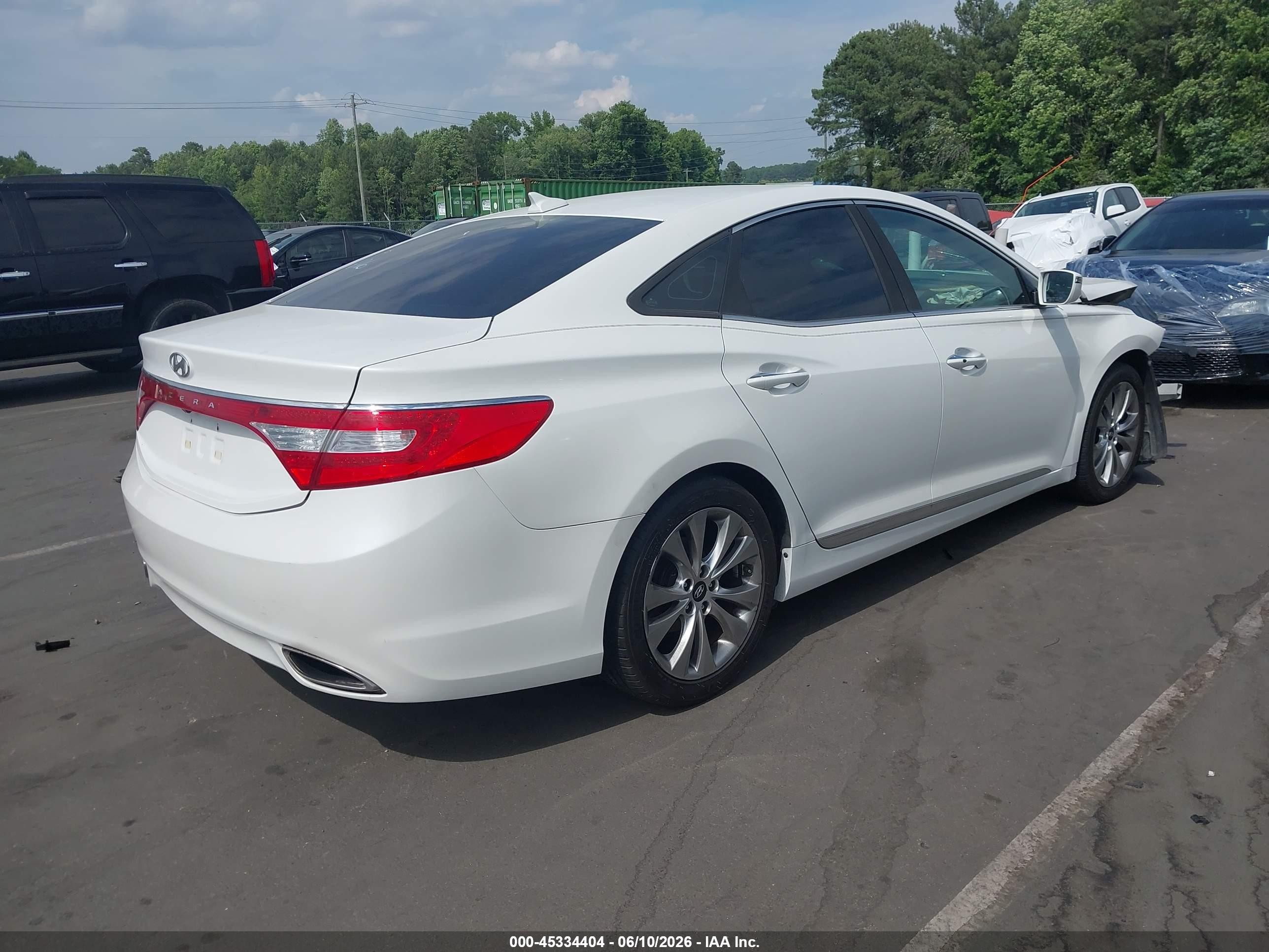 2012 Hyundai Azera White vin: KMHFG4JG7CA134426